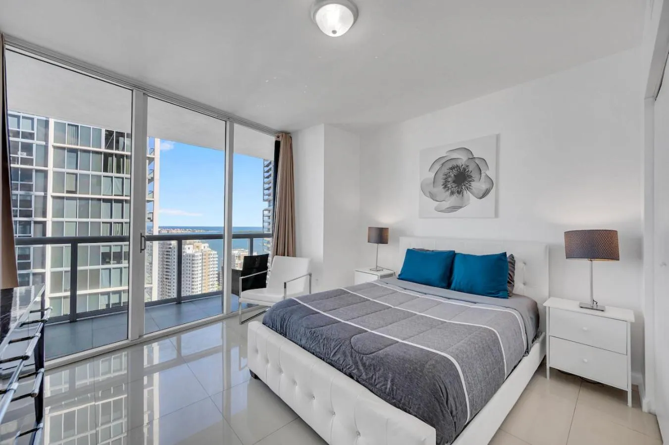 *W ICON BRICKELL- LUXURY 2BR HIGHRISE CORNER CONDO**