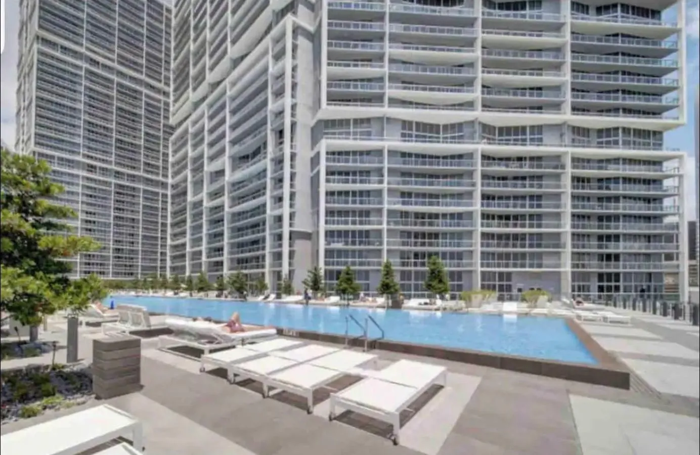 *W ICON BRICKELL- LUXURY 2BR HIGHRISE CORNER CONDO**