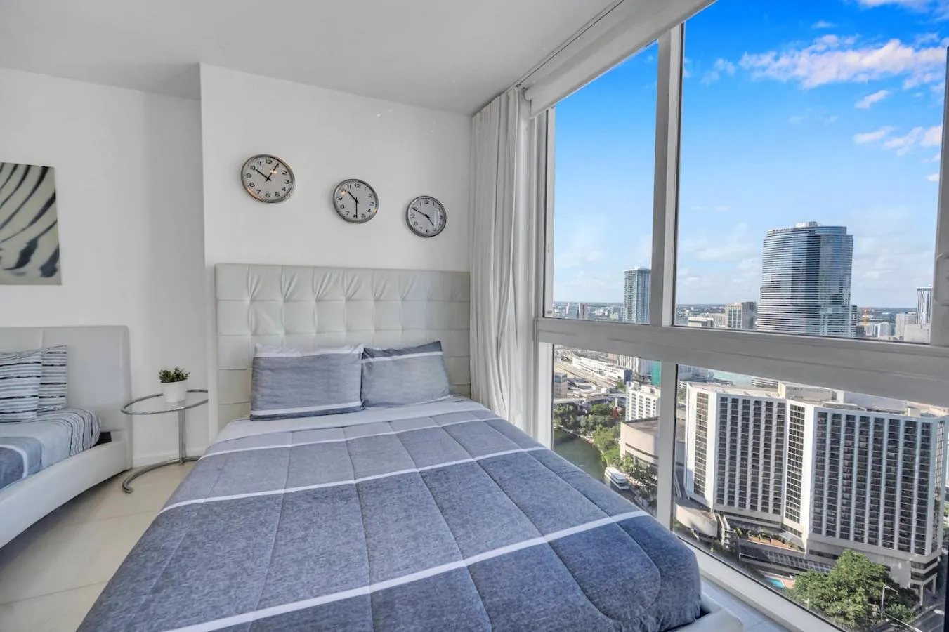 *W ICON BRICKELL- LUXURY 2BR HIGHRISE CORNER CONDO**
