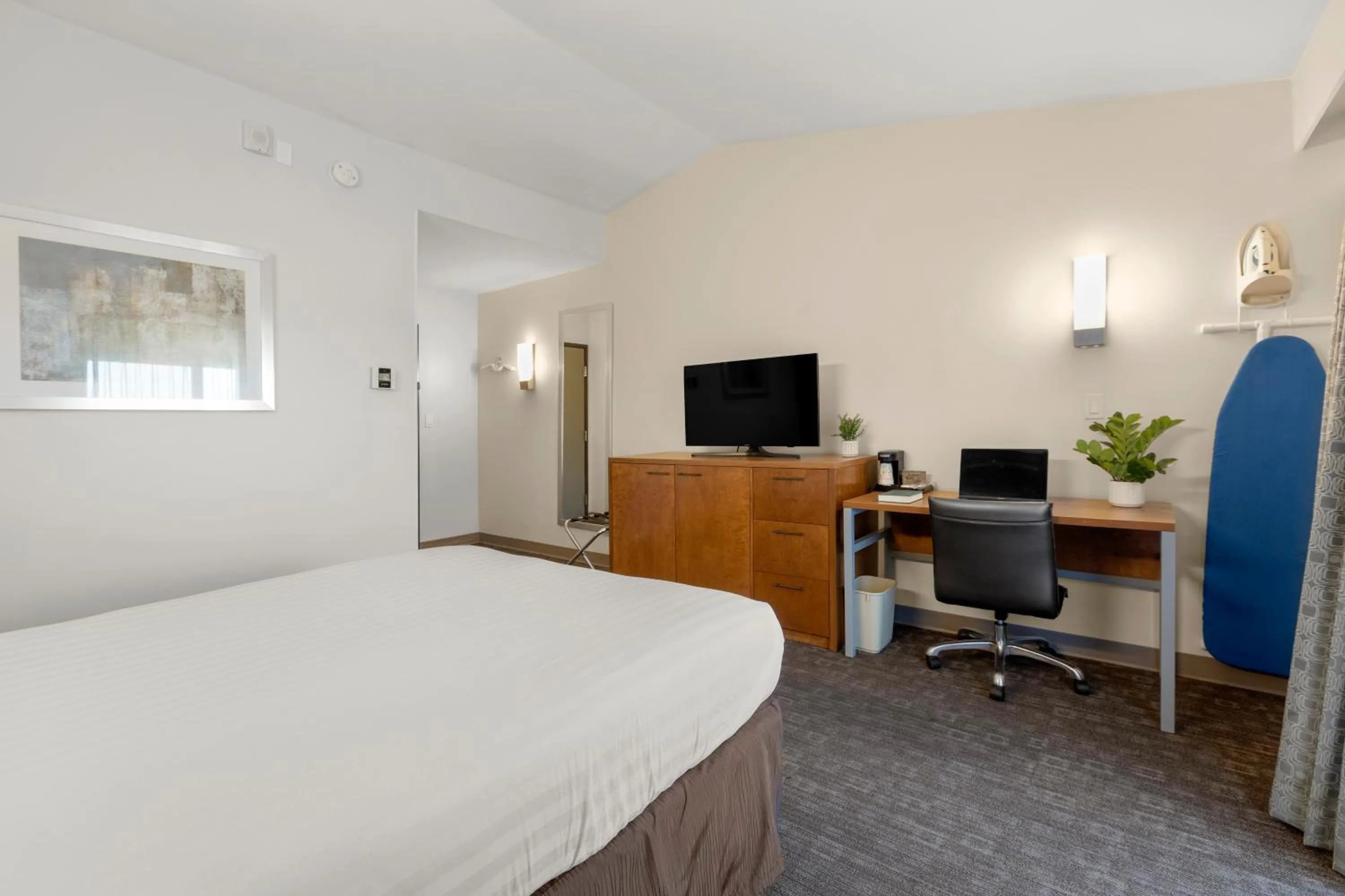 Bed in Good Nite Inn Redwood City - San Francisco Airport