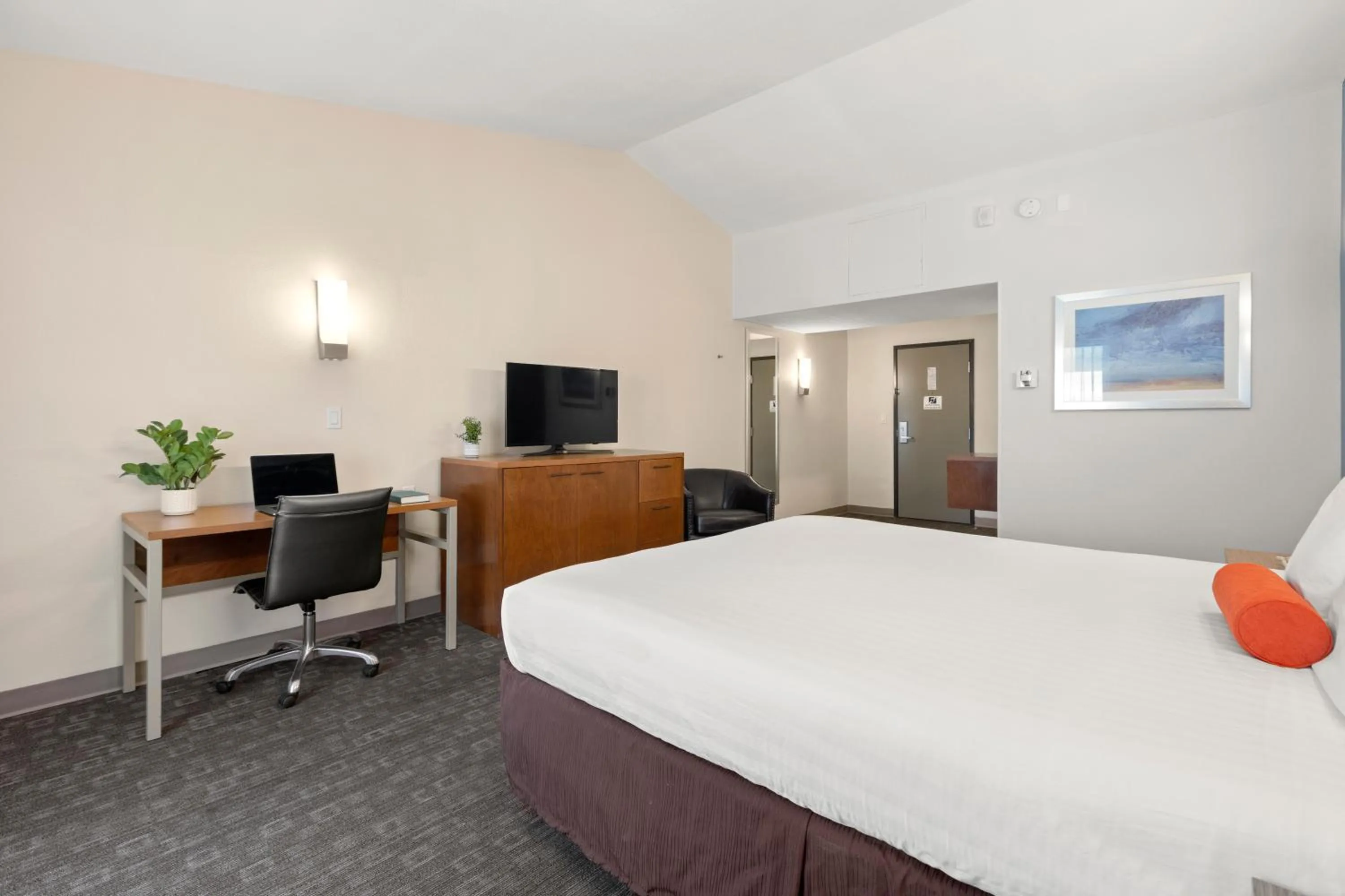 Photo of the whole room, Bed in Good Nite Inn Redwood City - San Francisco Airport