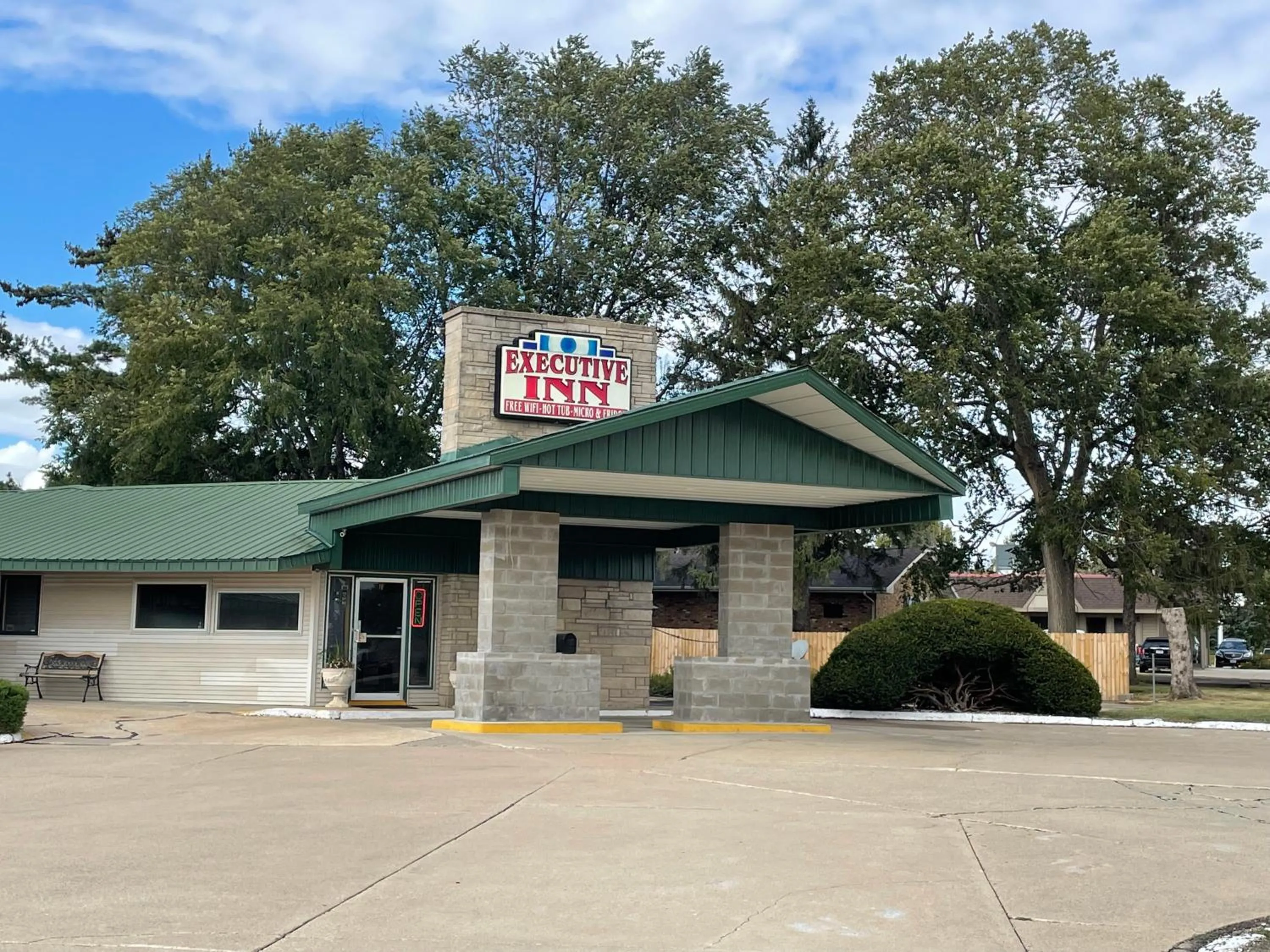 Property building in Executive Inn