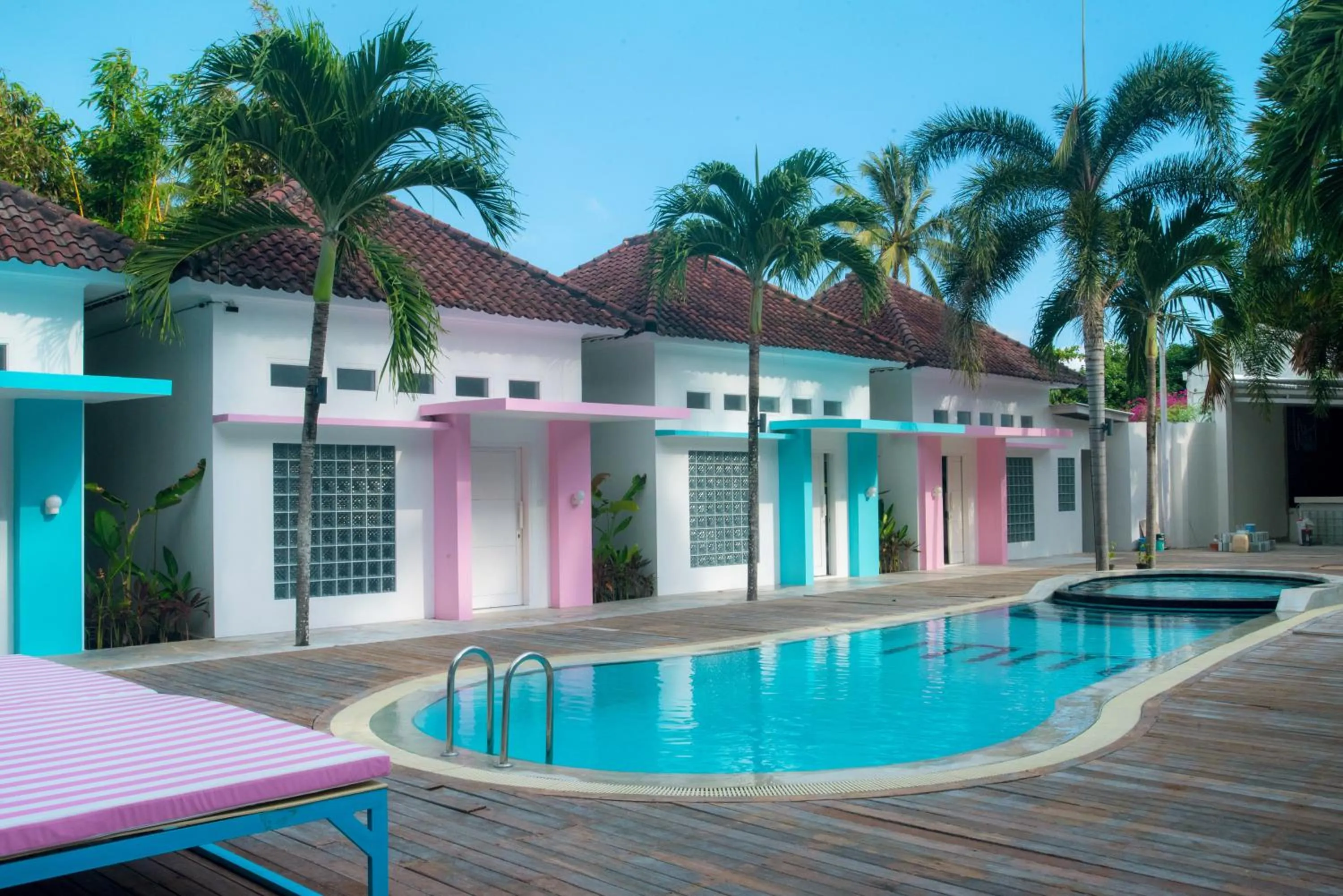 Swimming pool in Mad Monkey Kuta Lombok