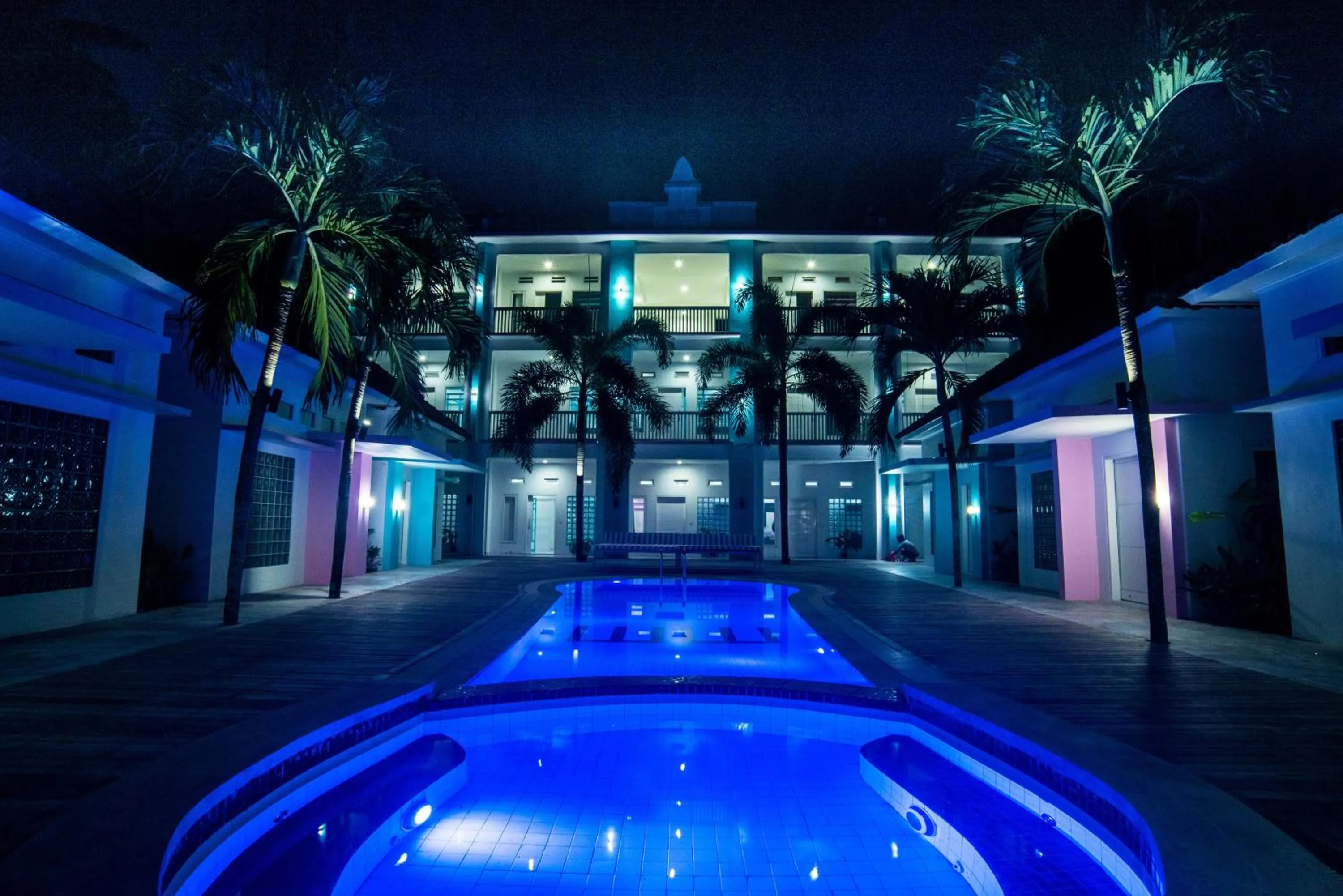 Swimming pool in Mad Monkey Kuta Lombok