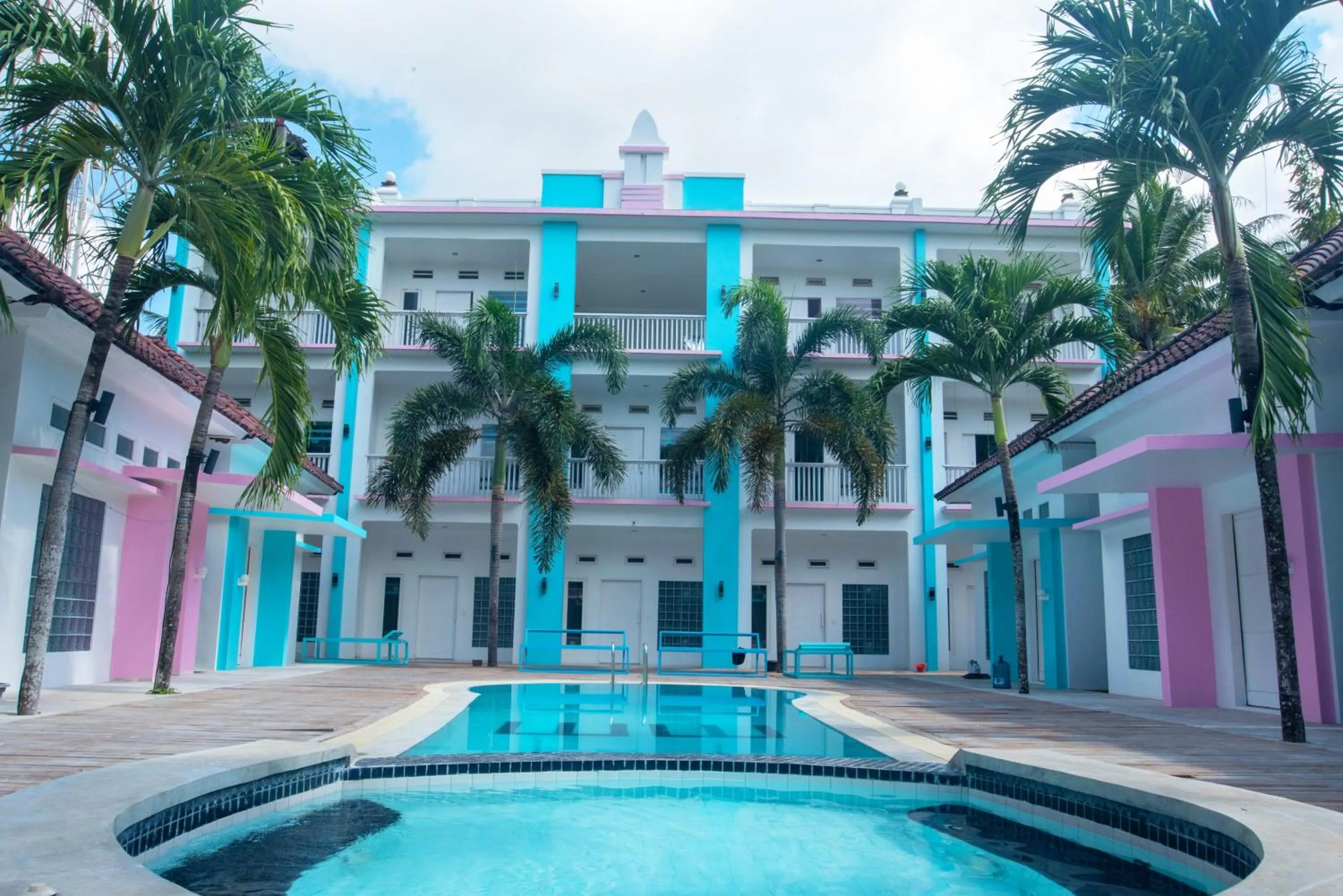 Pool view in Mad Monkey Kuta Lombok