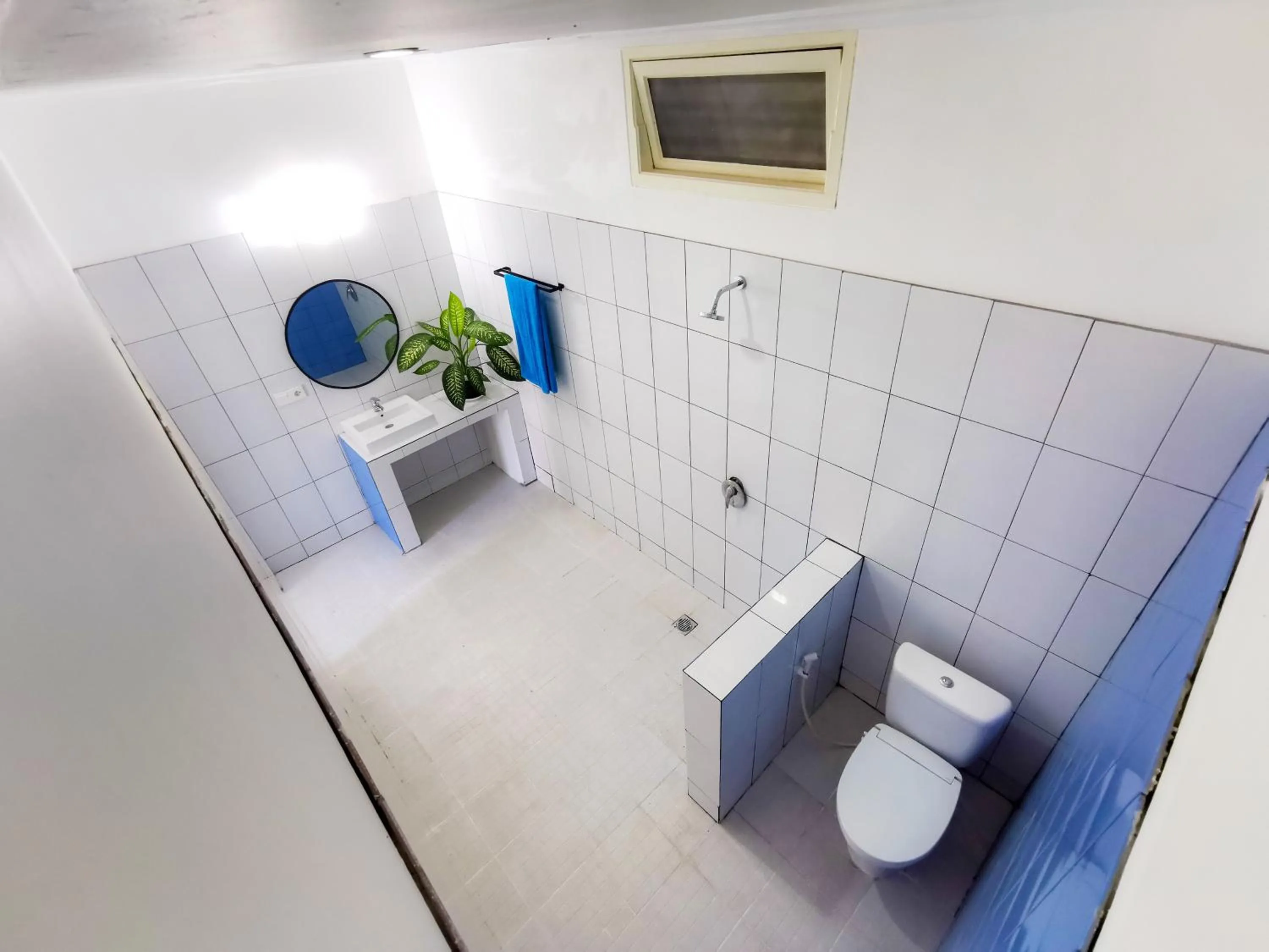 Toilet in Mad Monkey Kuta Lombok