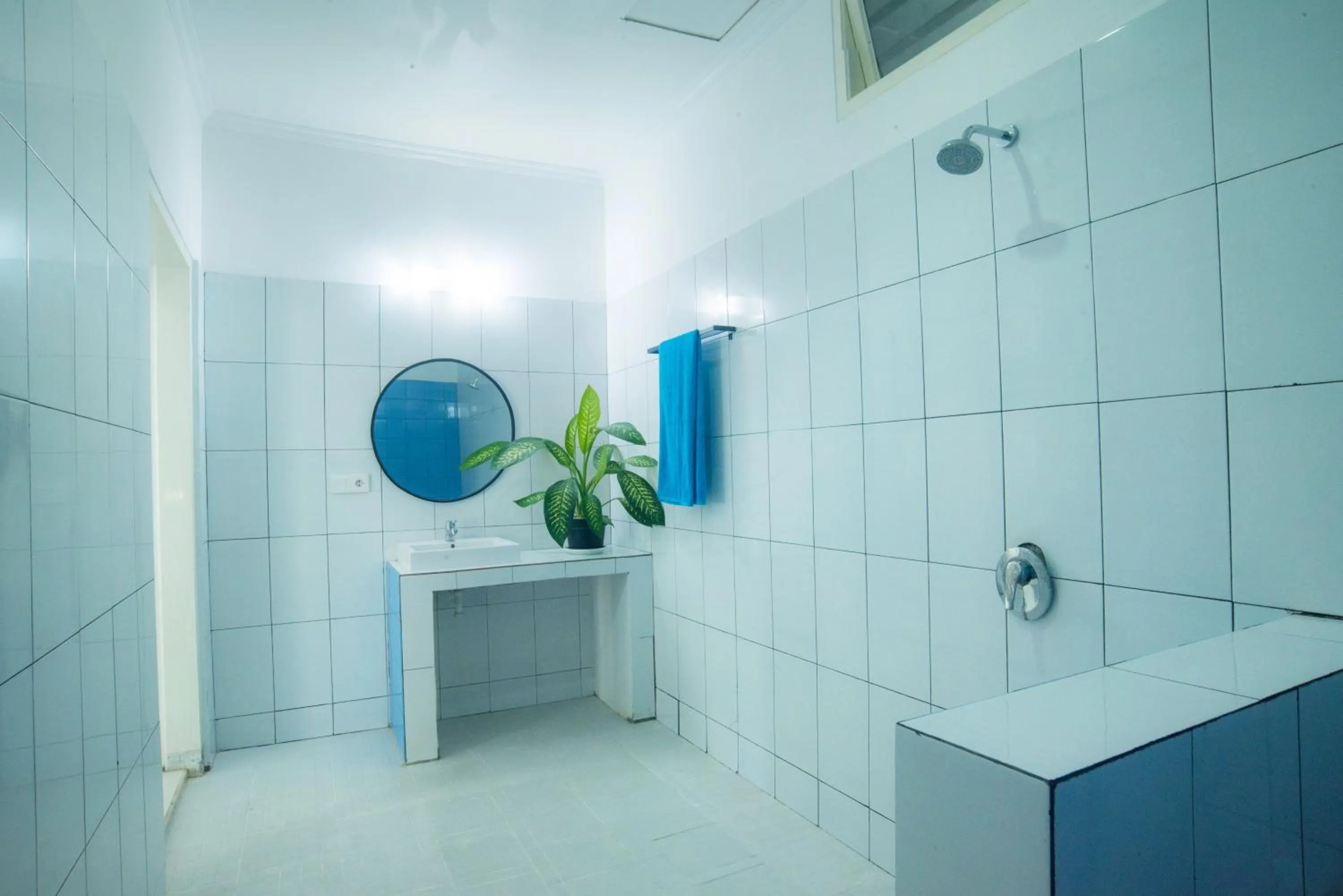 Shower in Mad Monkey Kuta Lombok