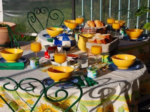 Restaurant/places to eat in Domaine de "Creva-Tinas"