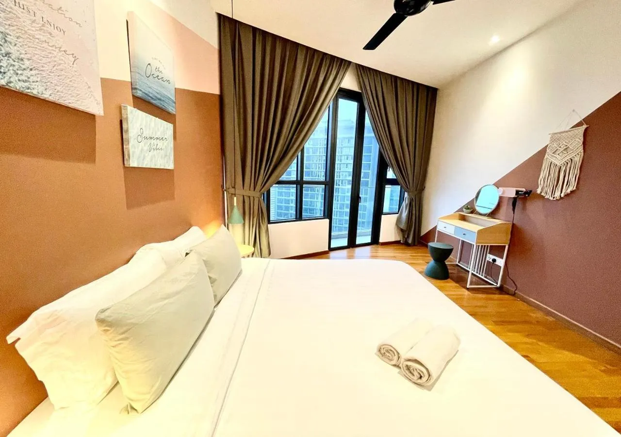 Bed in KL Gateway Premium Residences by Moka