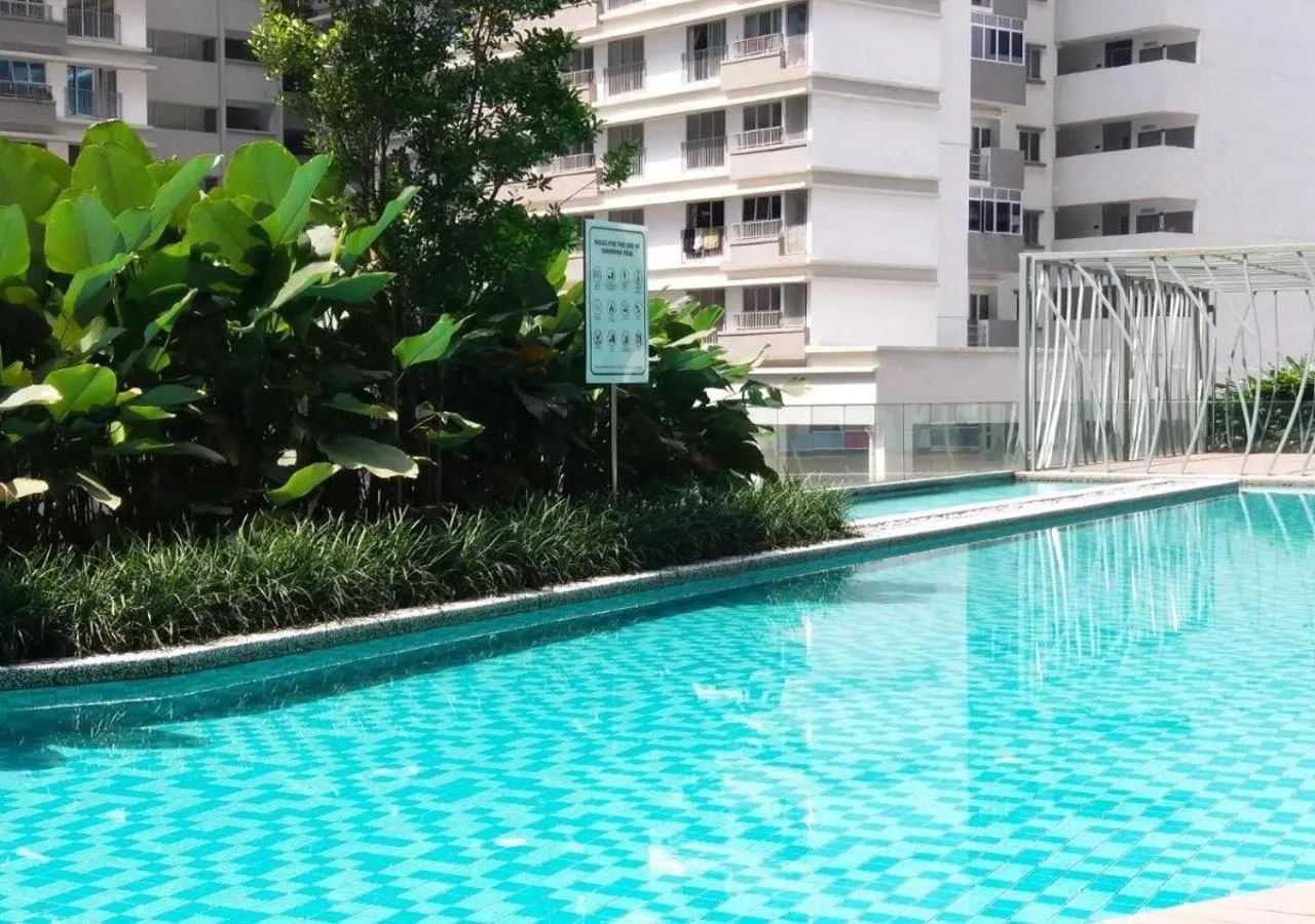 Swimming pool in KL Gateway Premium Residences by Moka