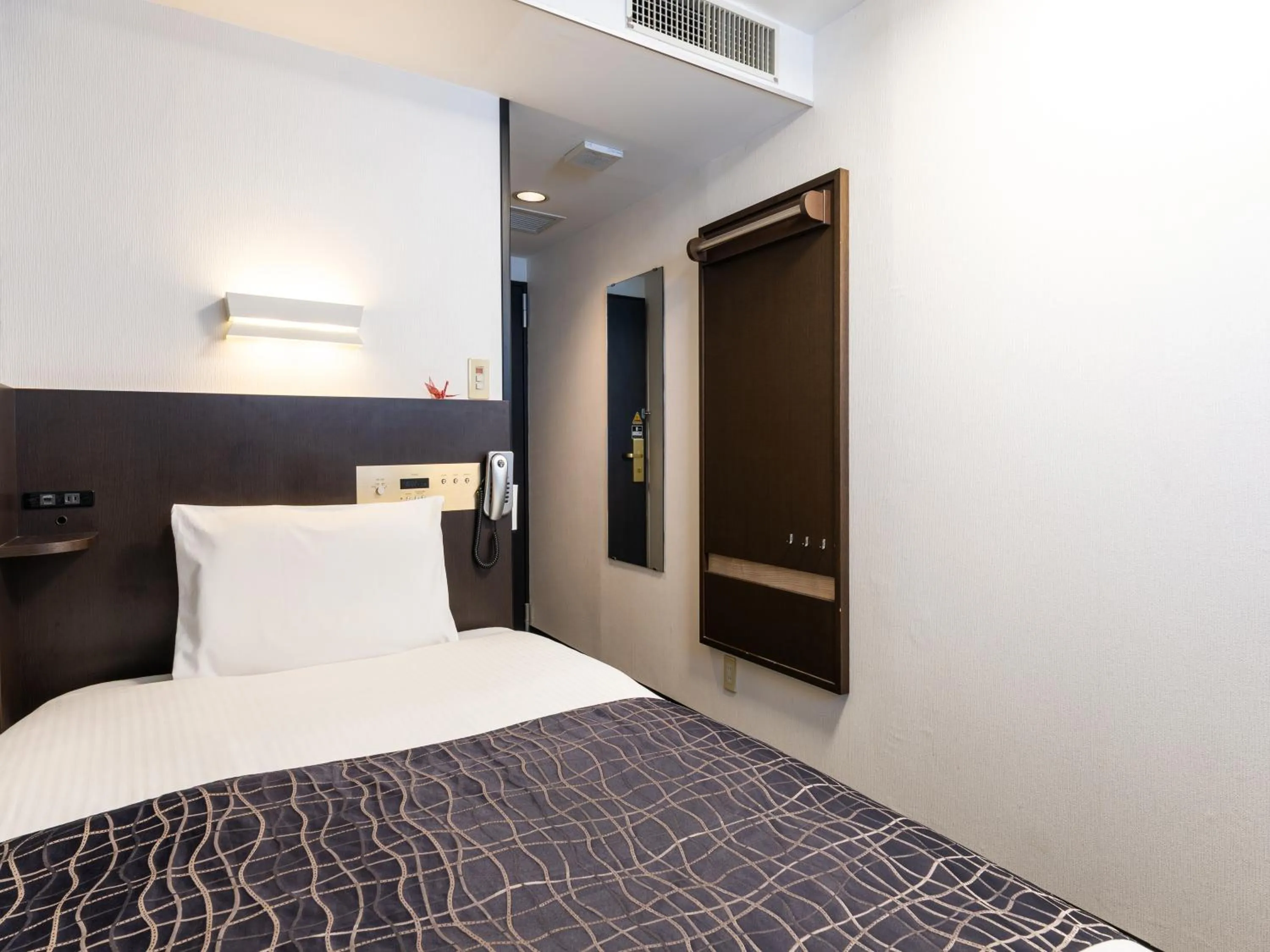 Bed in APA Hotel Osaka Kadomashi Ekimae