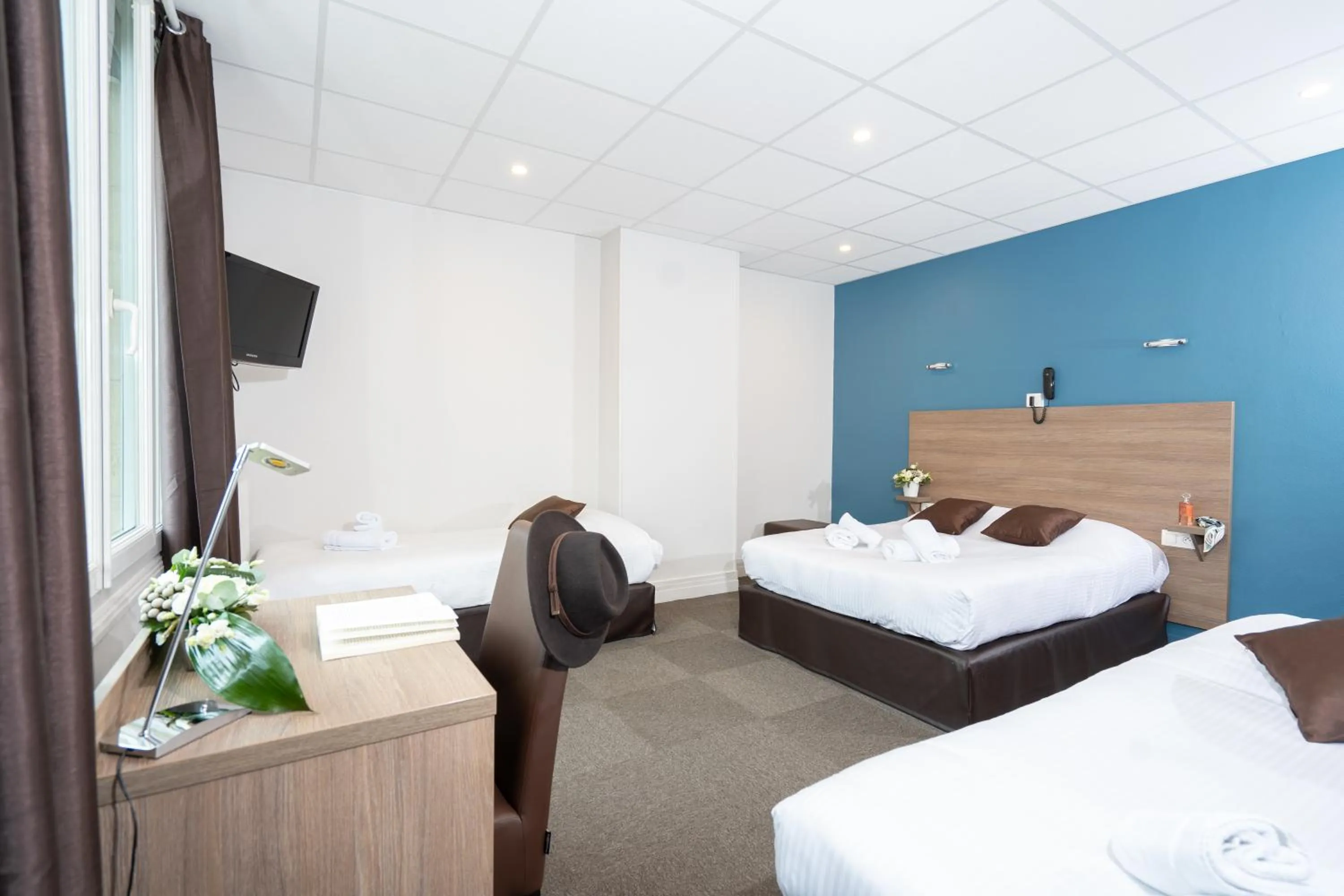 Photo of the whole room, Bed in Logis Hotel Du Chateau