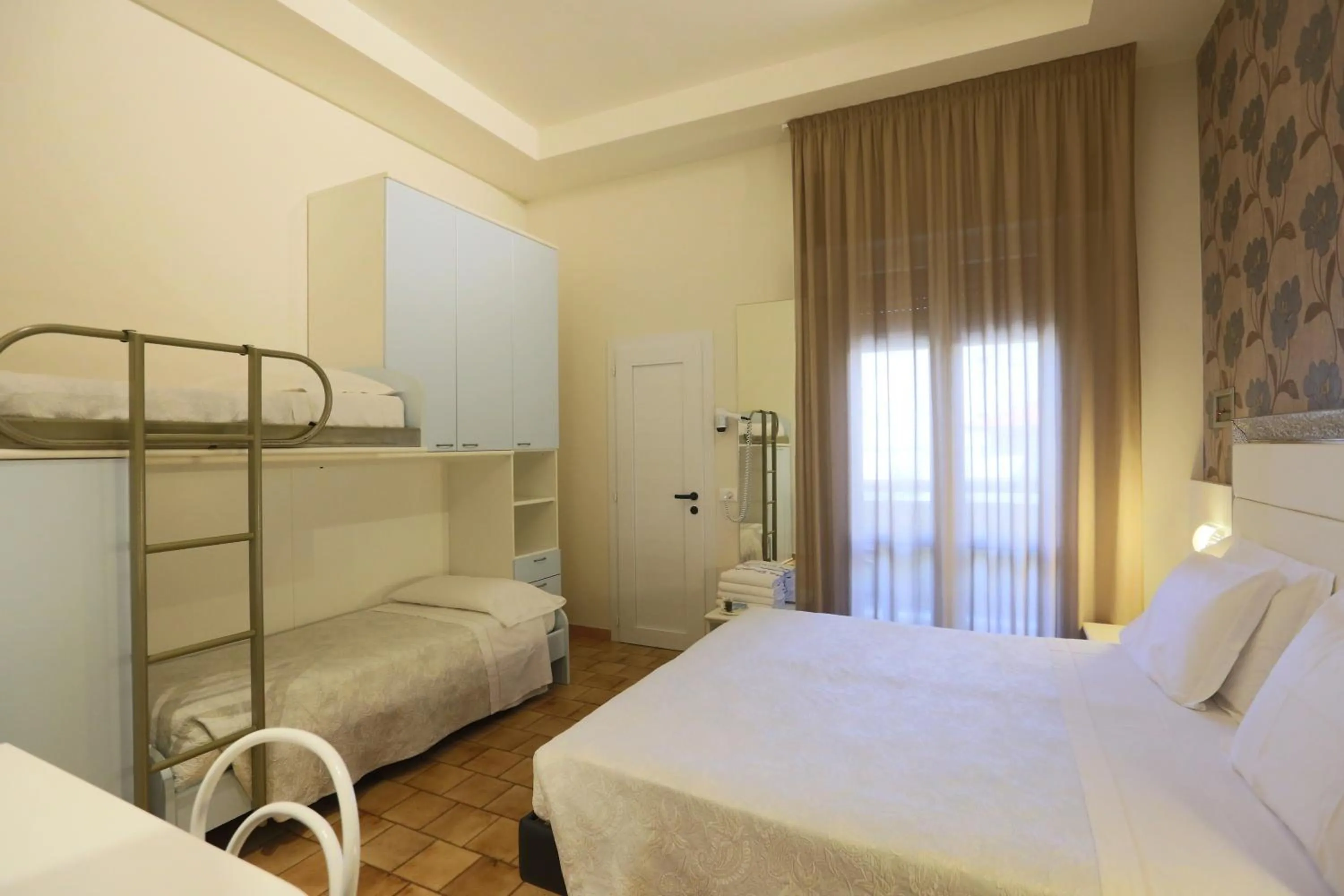 Balcony/Terrace, Bed in ELISABETTA hotel