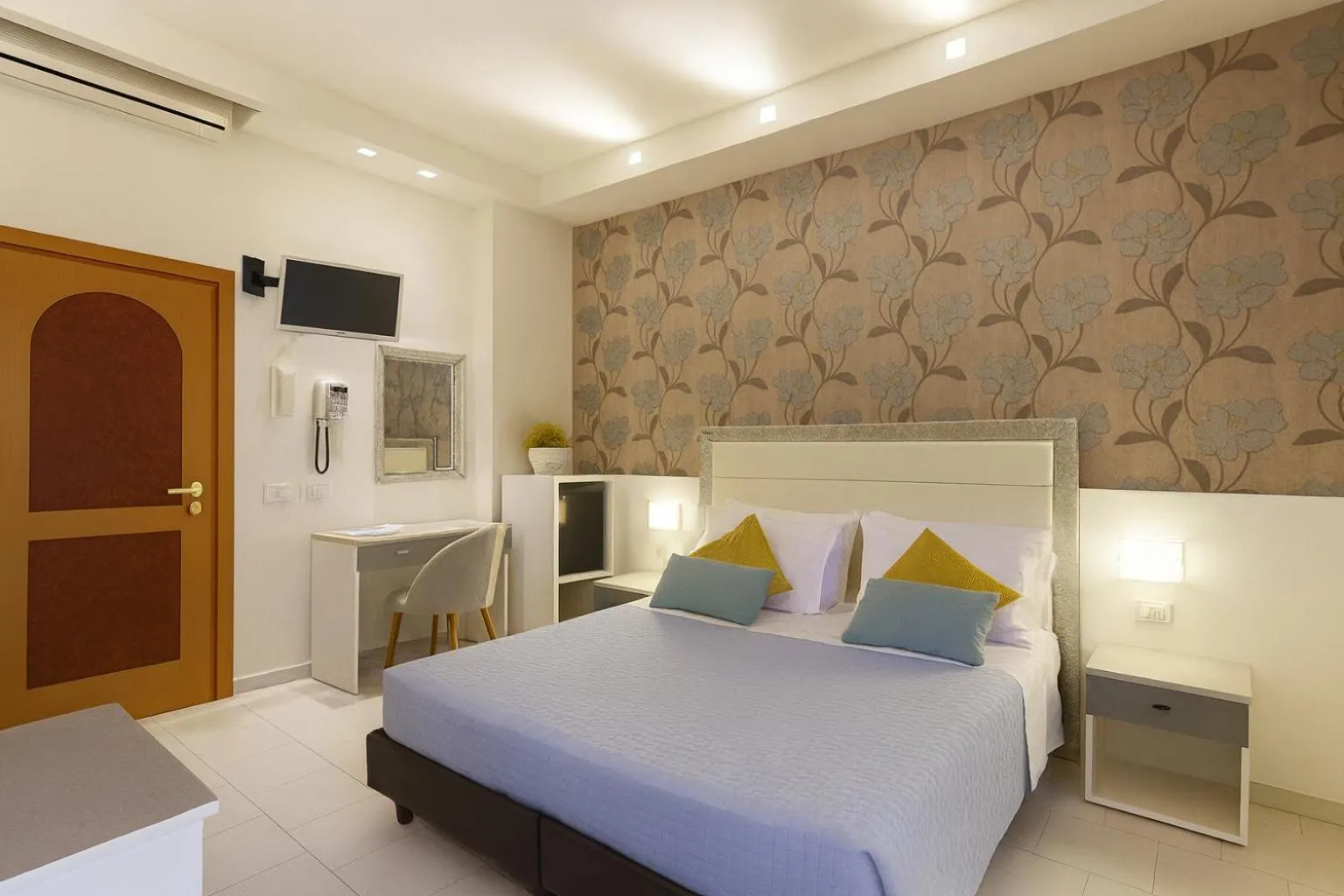 Bedroom, Bed in ELISABETTA hotel