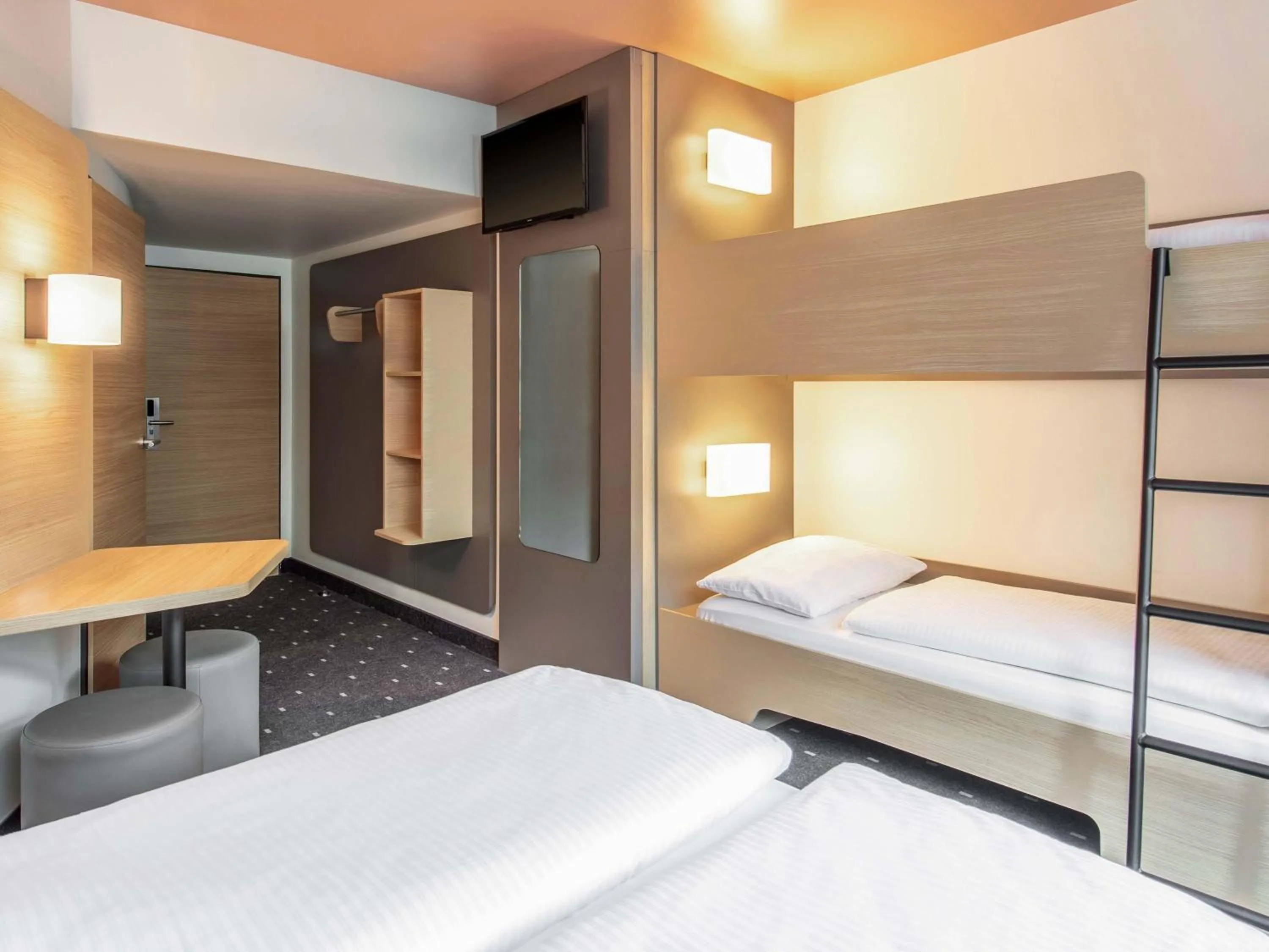 Photo of the whole room, Bed in B&B Hotel Nürnberg-Hbf