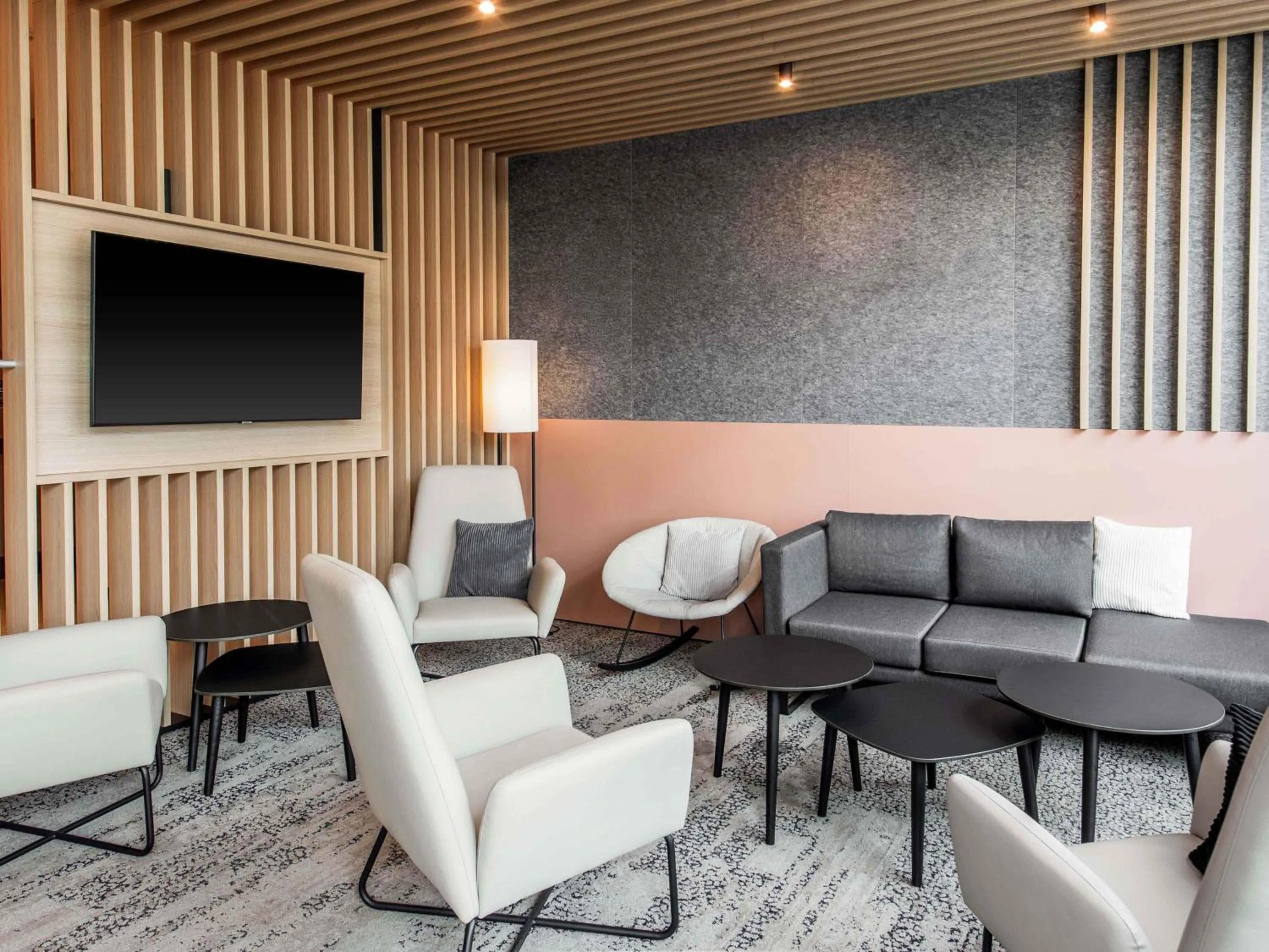 Lobby or reception in B&B Hotel Nürnberg-Hbf