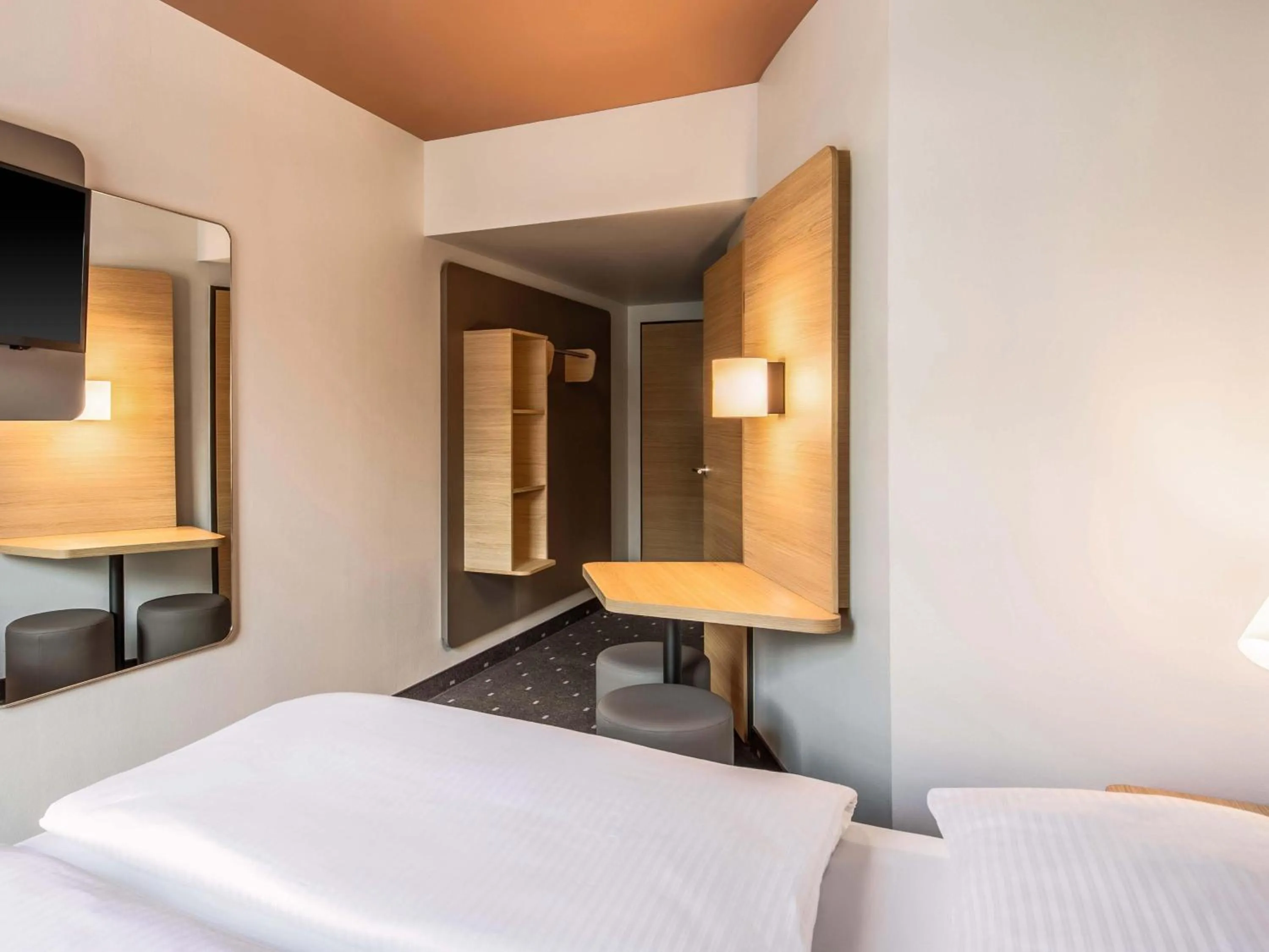 Photo of the whole room, Bed in B&B Hotel Nürnberg-Hbf