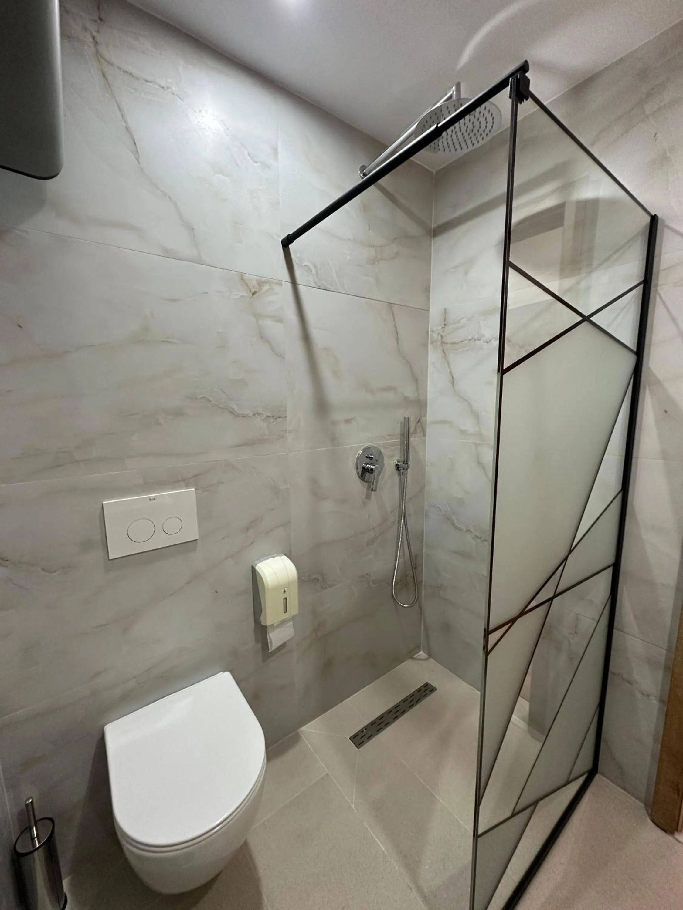 Shower in Hotel Arberia