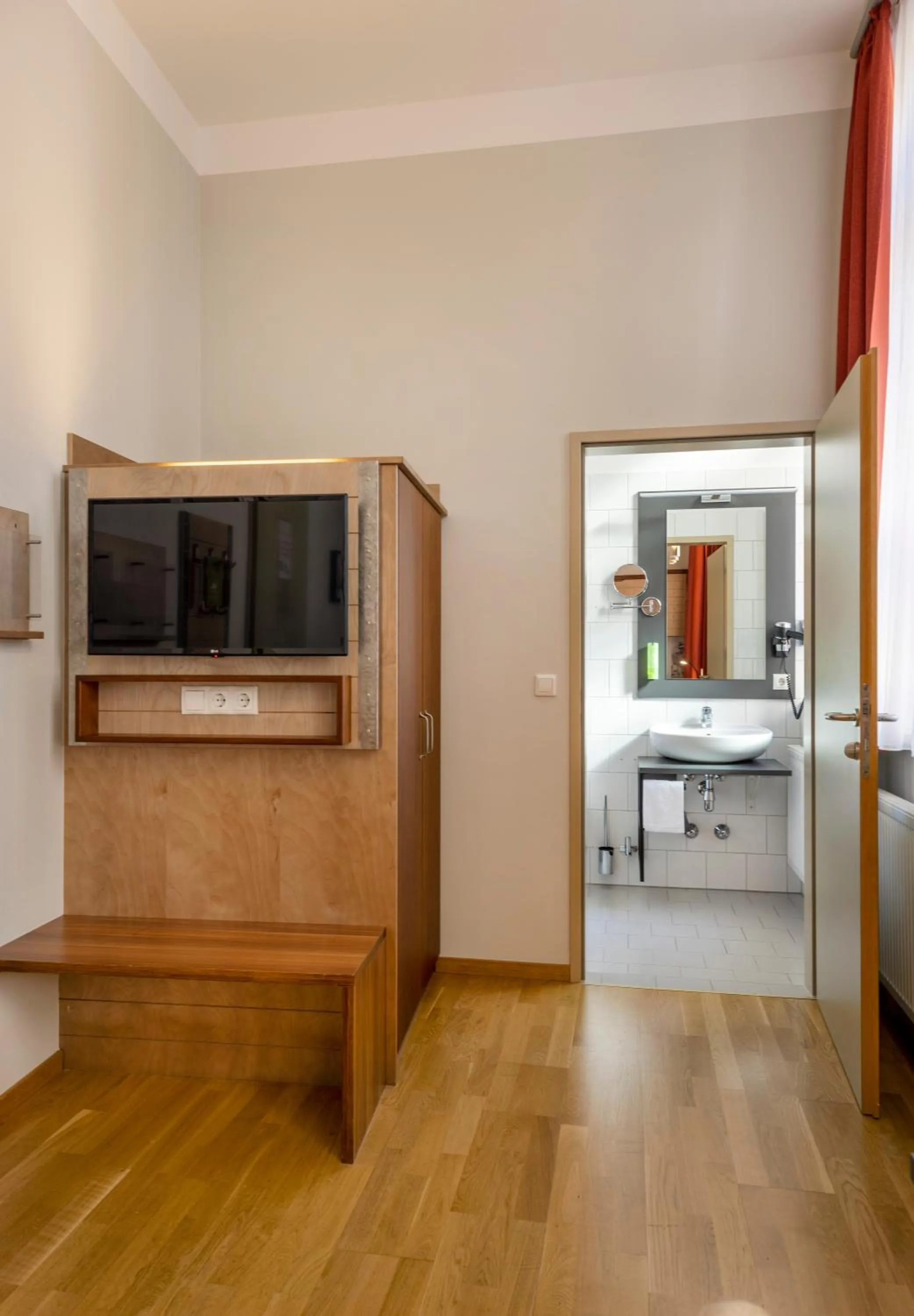 TV and multimedia in JUFA Hotel Bregenz