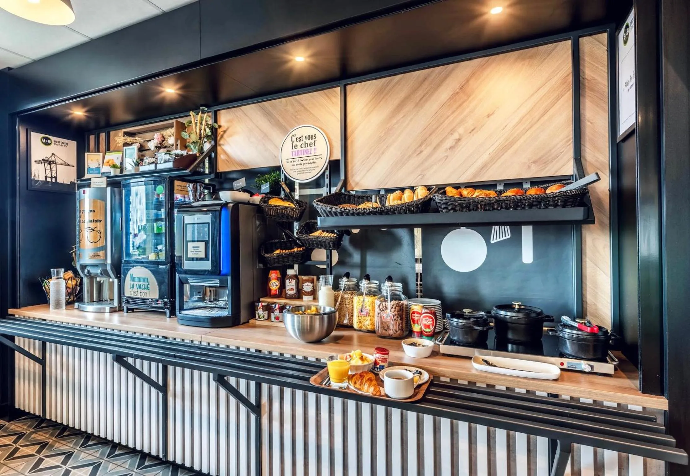 Breakfast in B&B HOTEL Brest Centre Port de Commerce