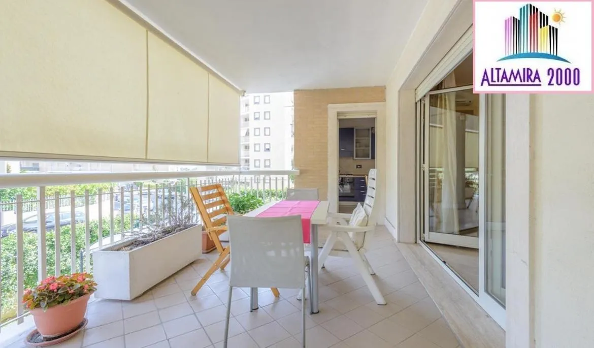 Balcony/Terrace in Altamira 2000 by GABRIELLA