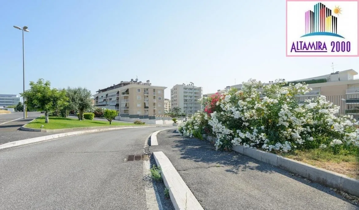 Facade/entrance in Altamira 2000 by GABRIELLA