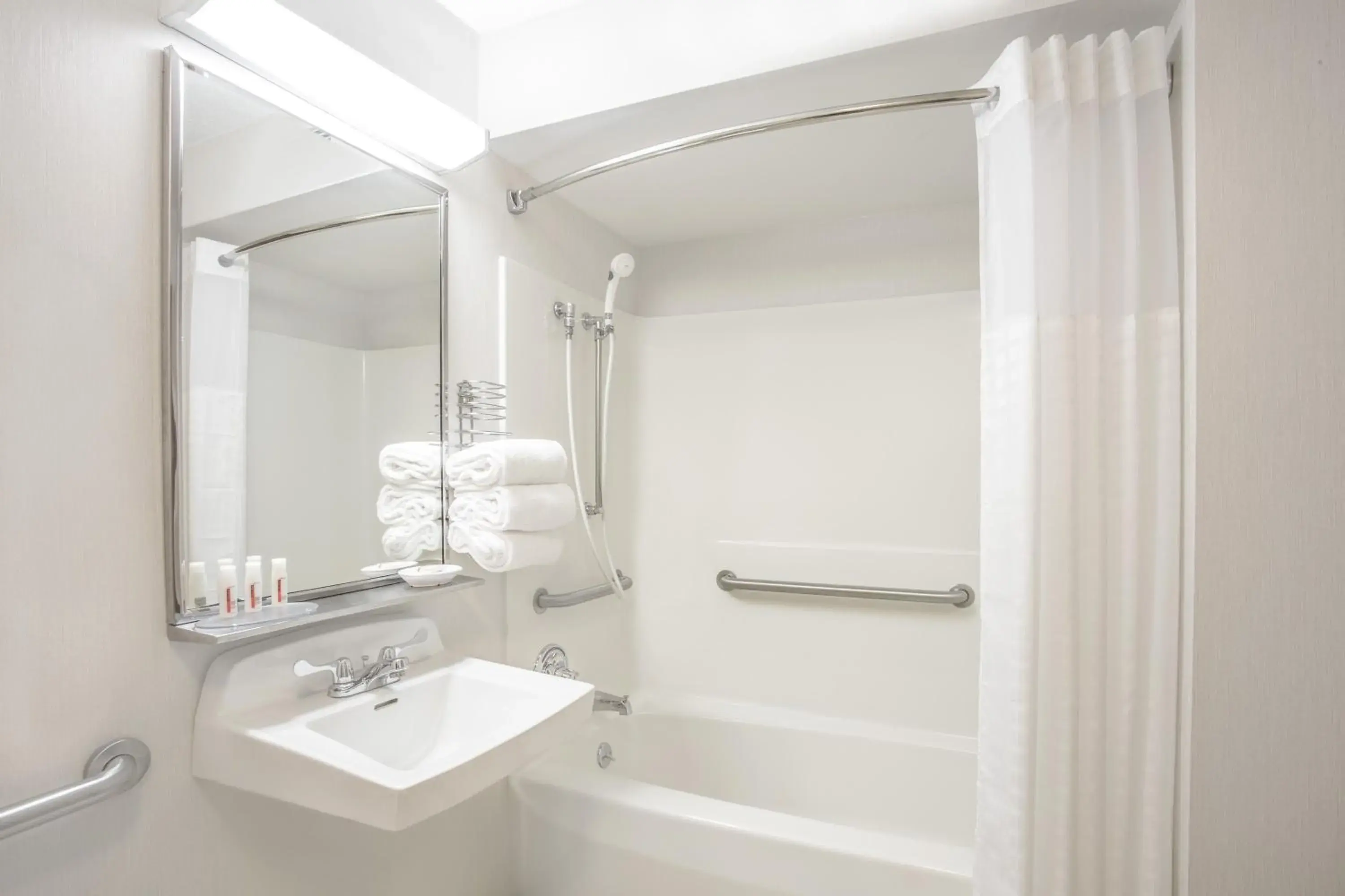 Double Room - Disability Access/Non-Smoking in Baymont by Wyndham Freeport Double Room - Disability Access/Non-Smoking in Baymont by Wyndham Freeport