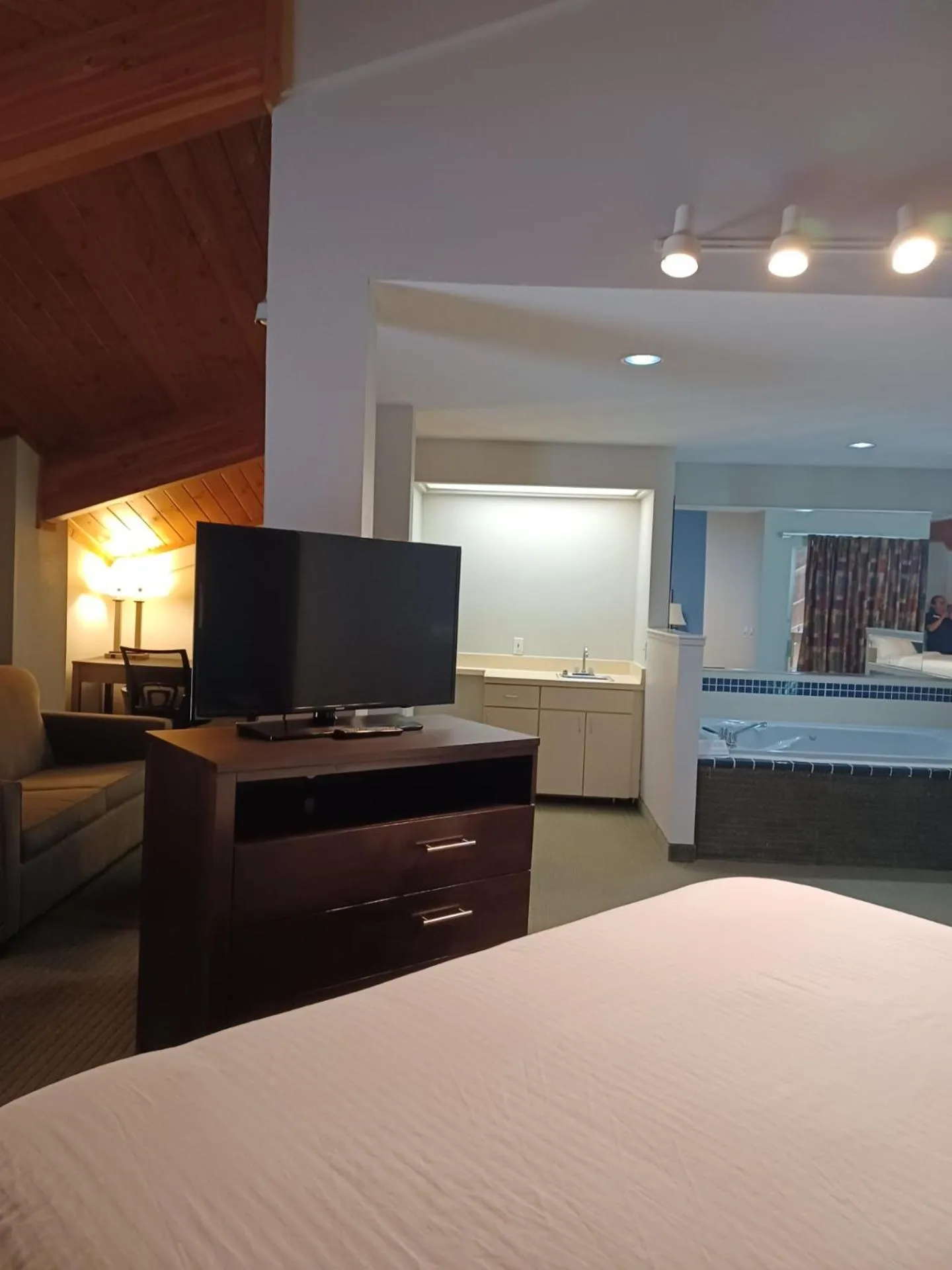 Bed in Baymont by Wyndham Freeport