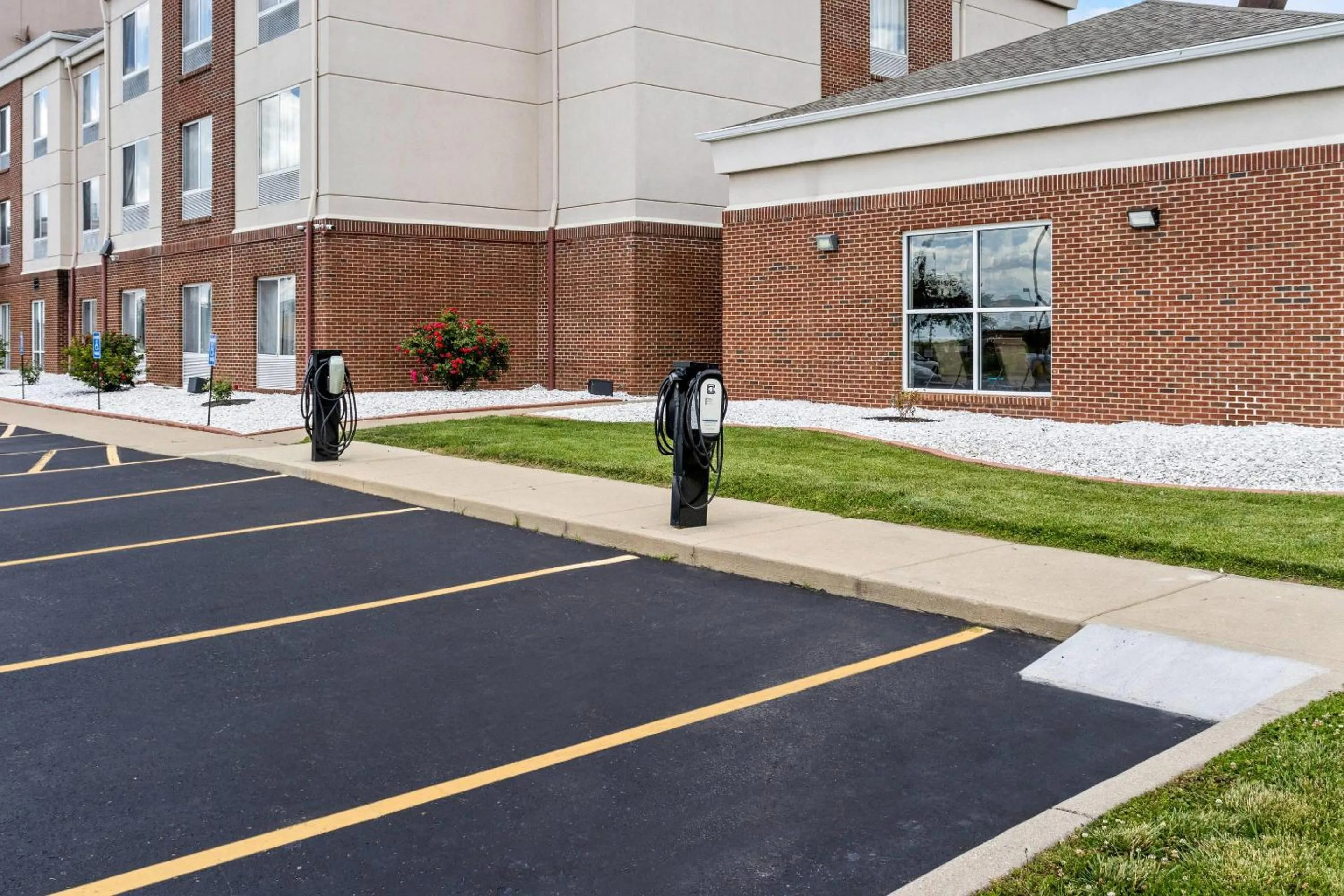 Property building in Comfort Suites