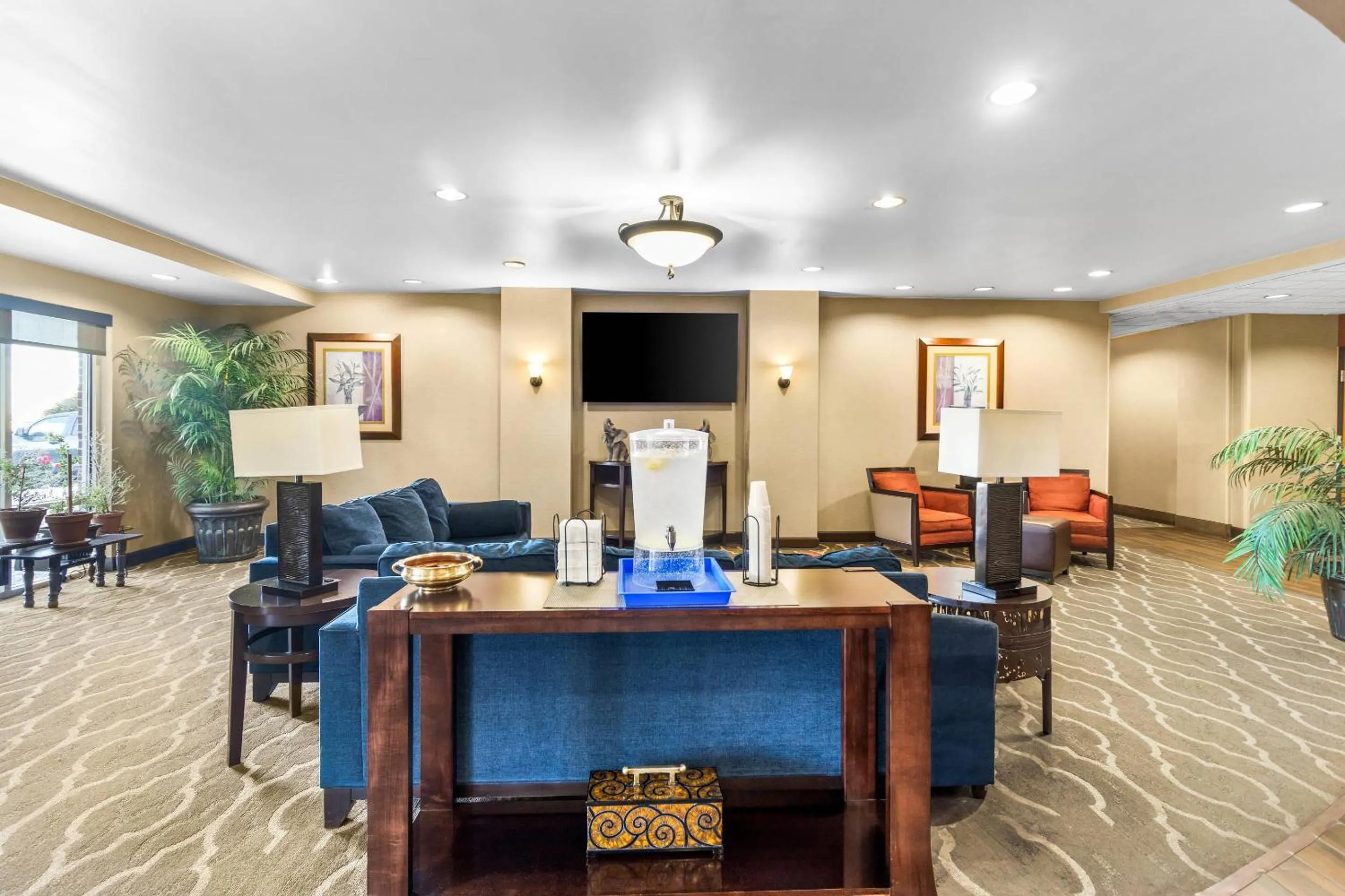 Lobby or reception in Comfort Suites