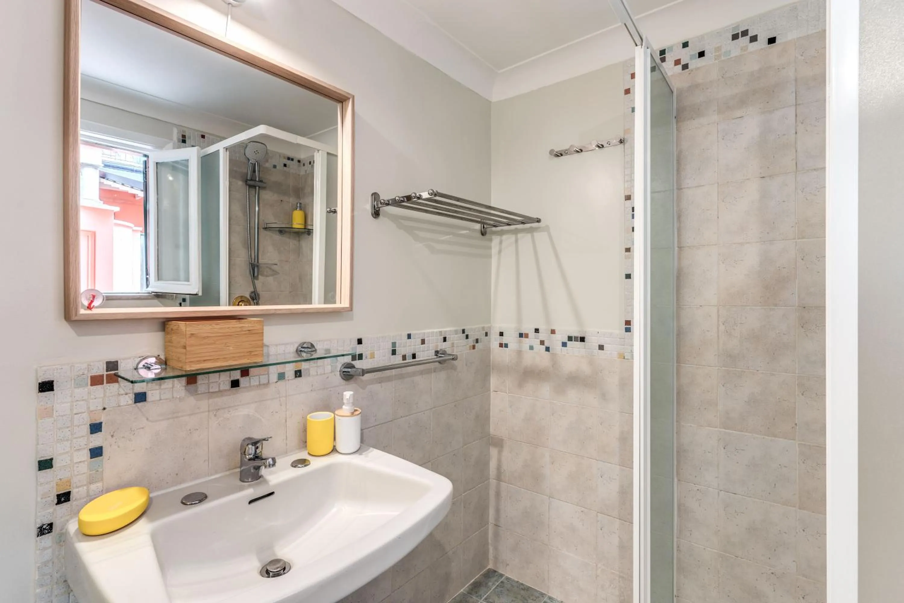 Bathroom in Elegant Apartment Behind the Colosseum