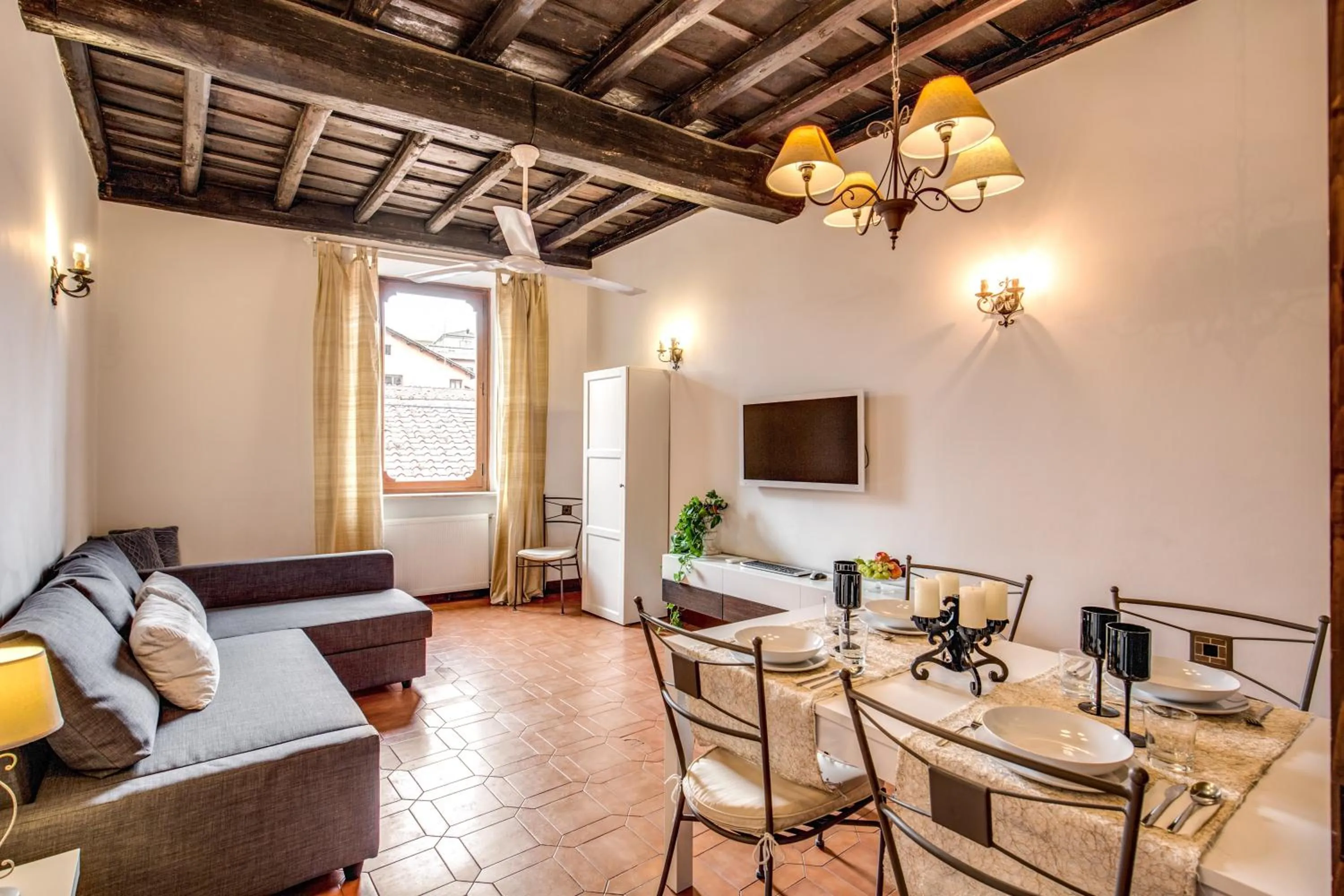 Communal lounge/ TV room in Elegant Apartment Behind the Colosseum