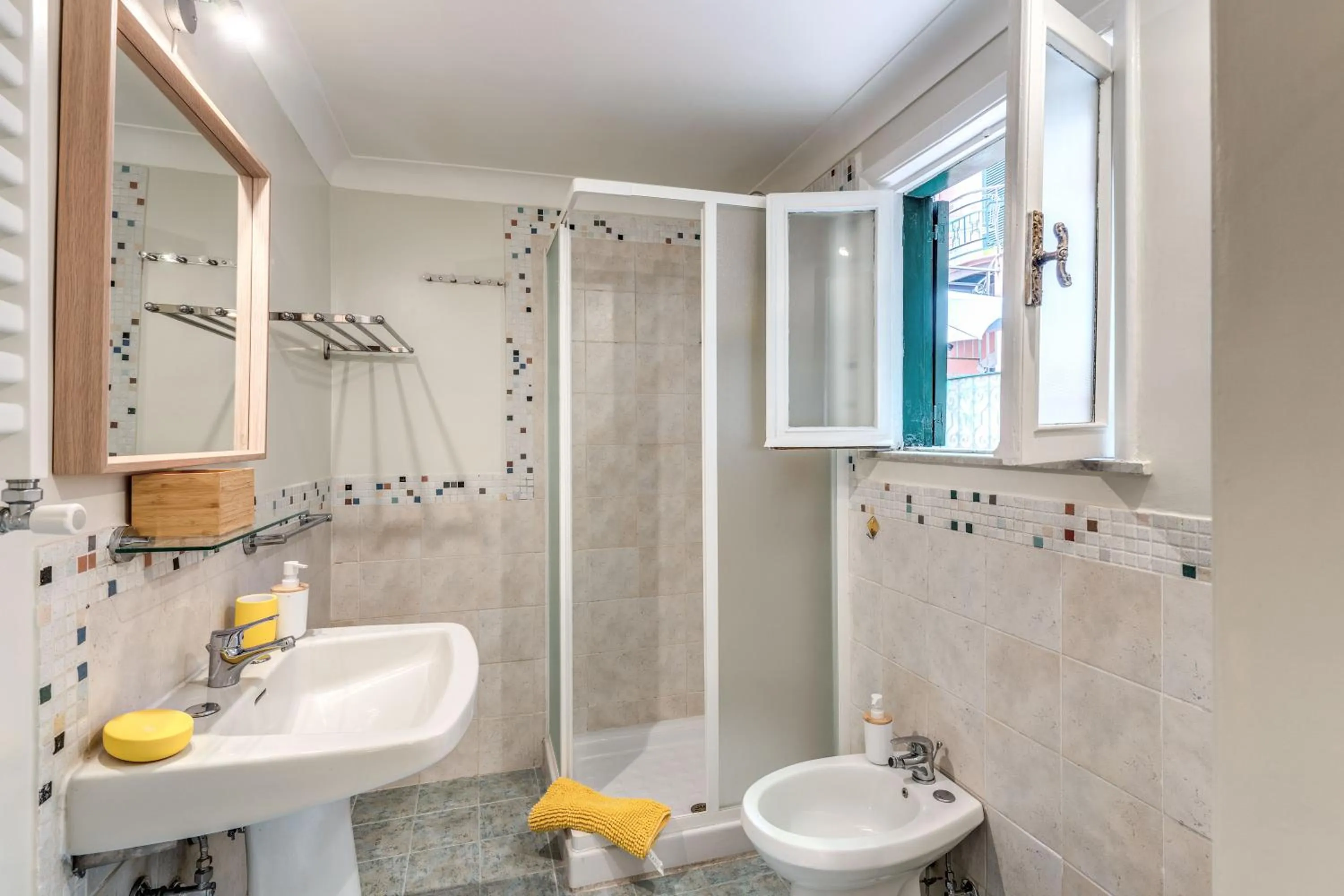 Bathroom in Elegant Apartment Behind the Colosseum