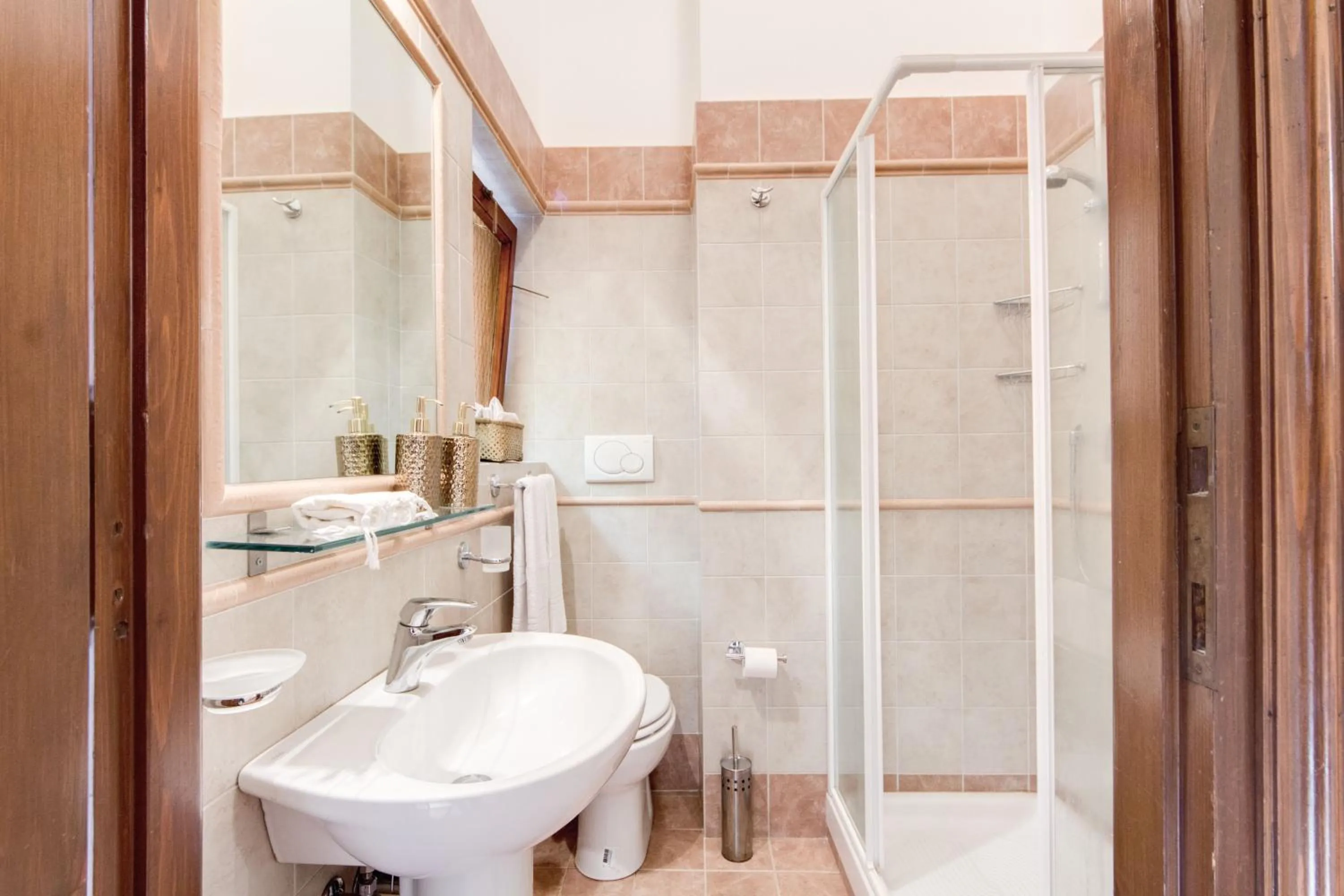 Bathroom in Elegant Apartment Behind the Colosseum