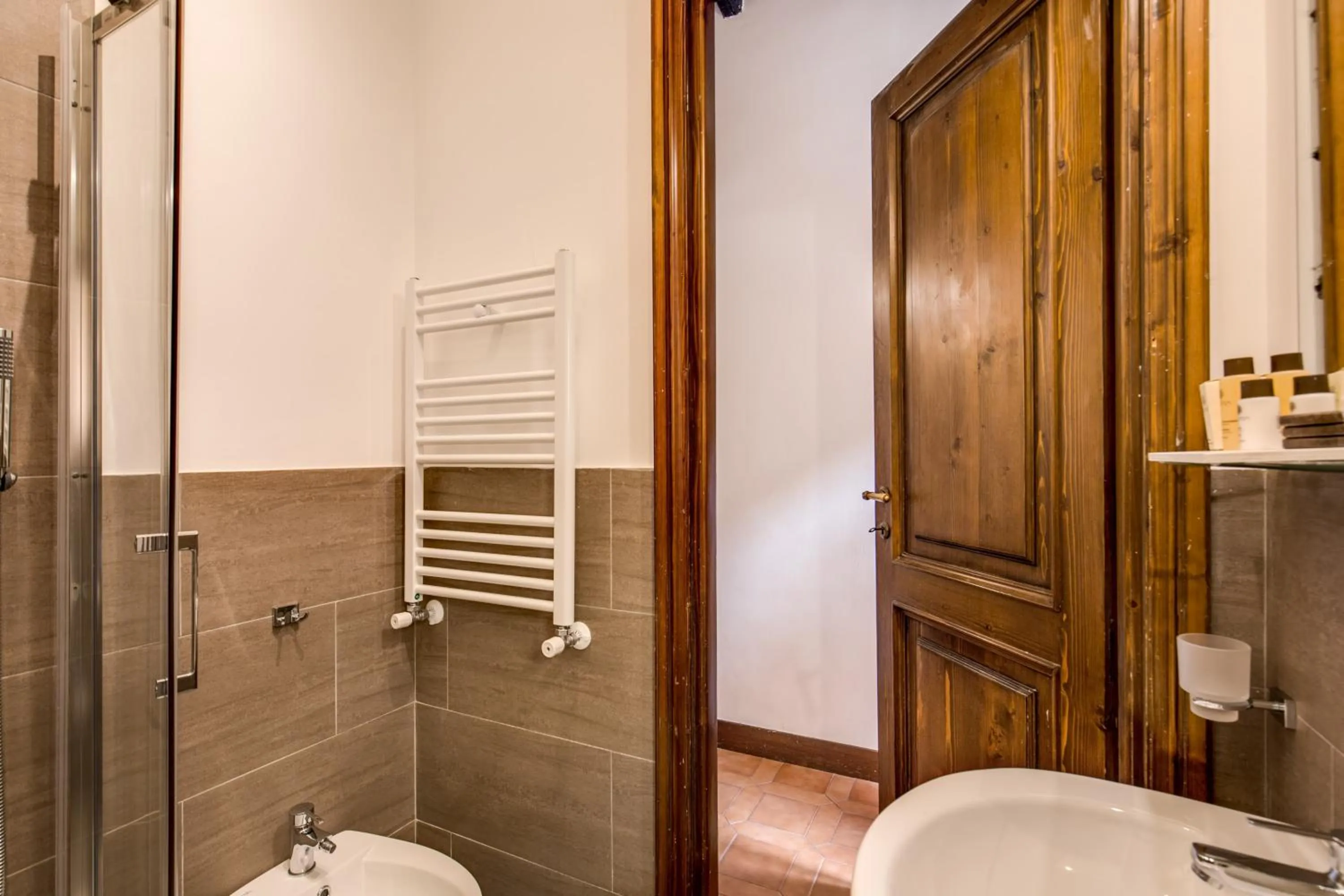 Bathroom in Elegant Apartment Behind the Colosseum
