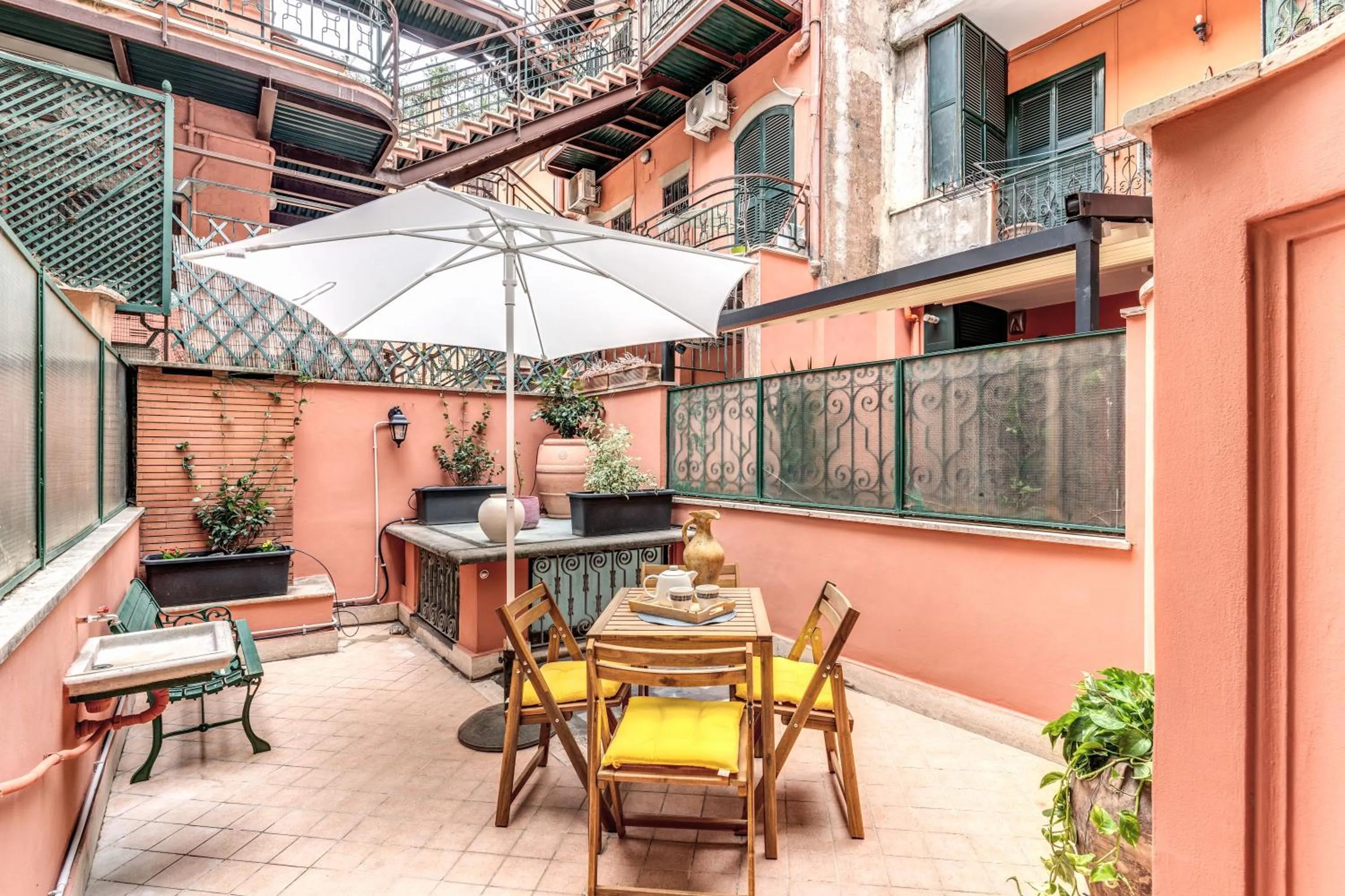 Property building in Elegant Apartment Behind the Colosseum