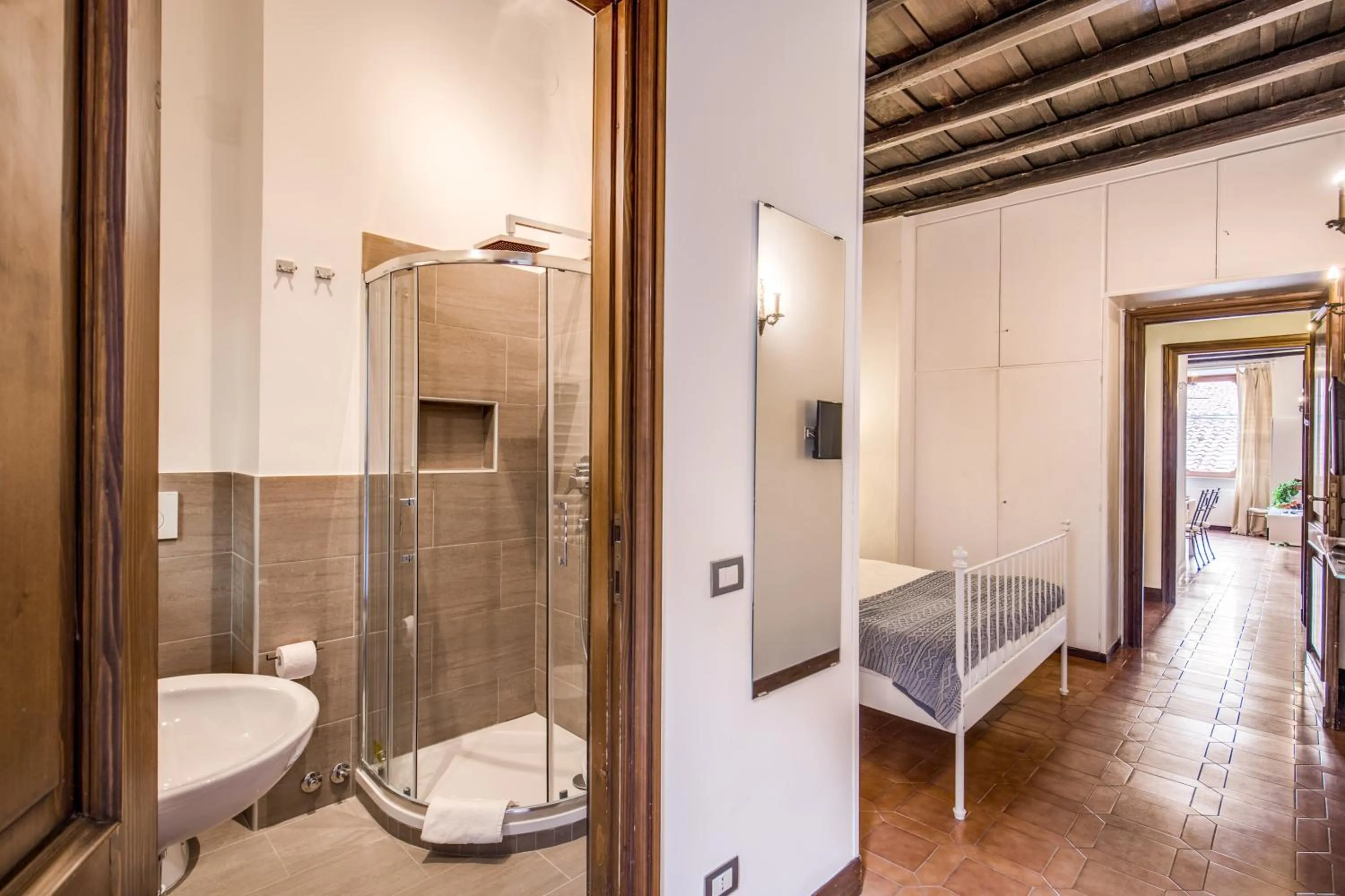 Bathroom in Elegant Apartment Behind the Colosseum