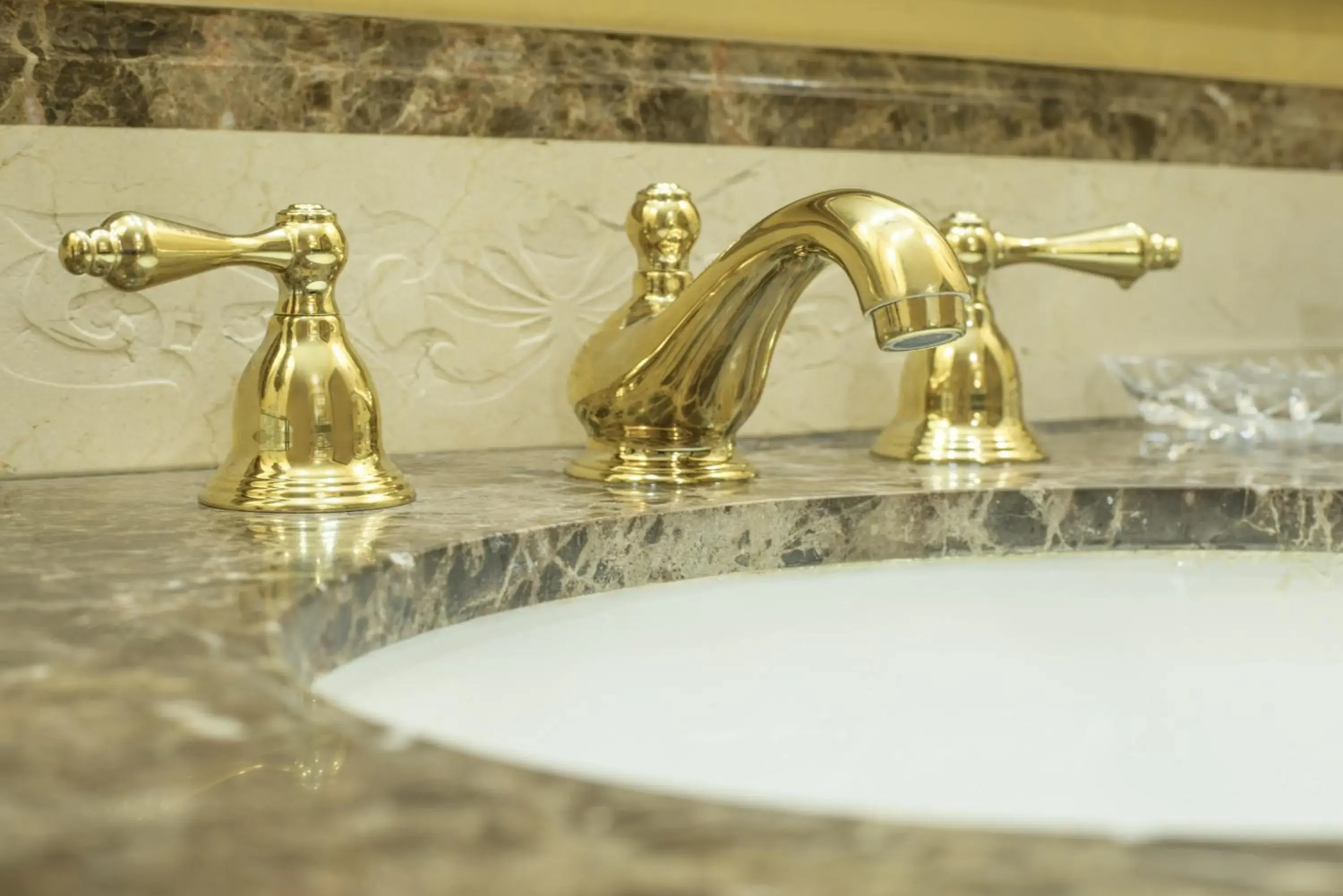 Deluxe King Room in Ayres Hotel Manhattan Beach Deluxe King Room in Ayres Hotel Manhattan Beach