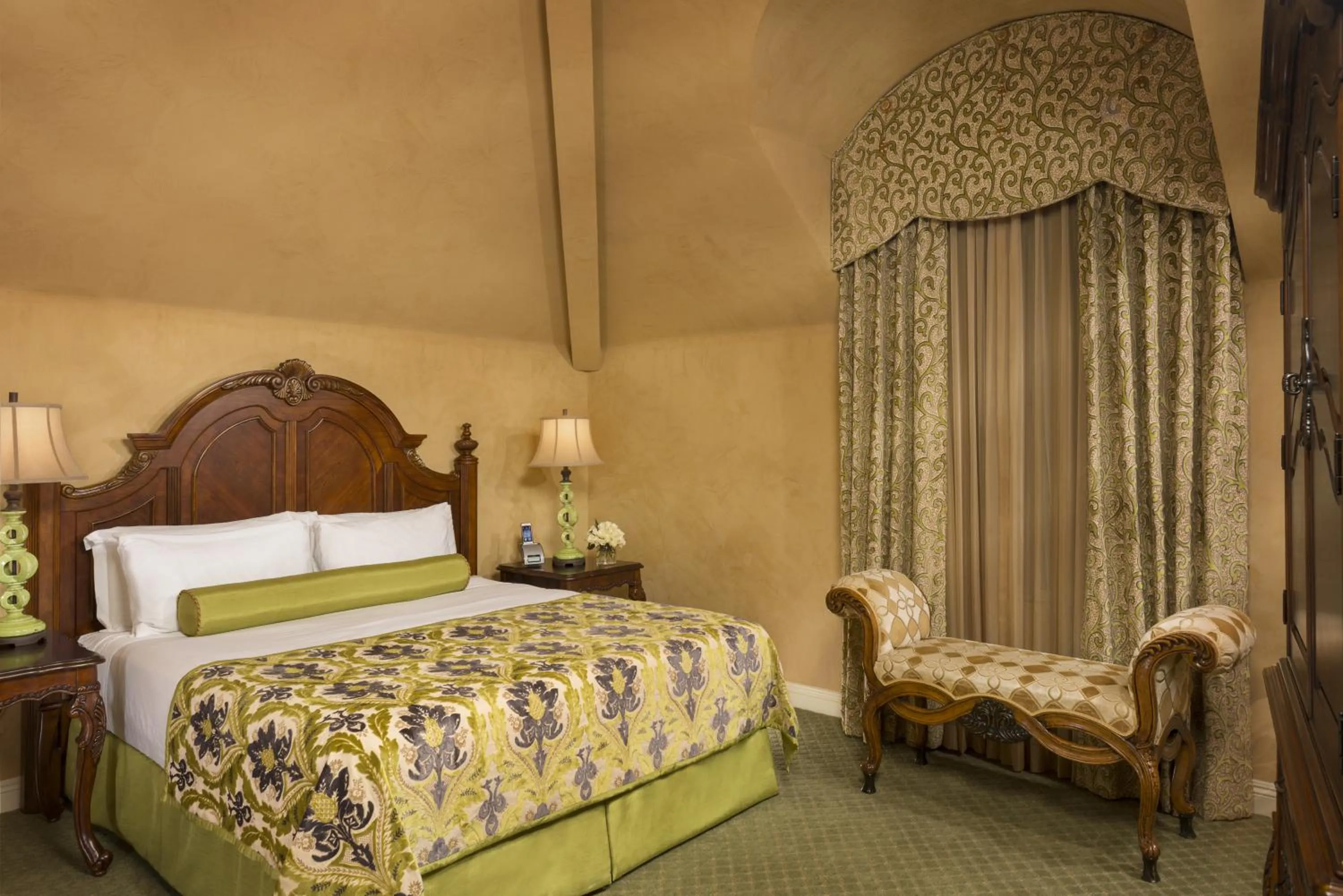 Bedroom, Bed in Ayres Hotel Manhattan Beach