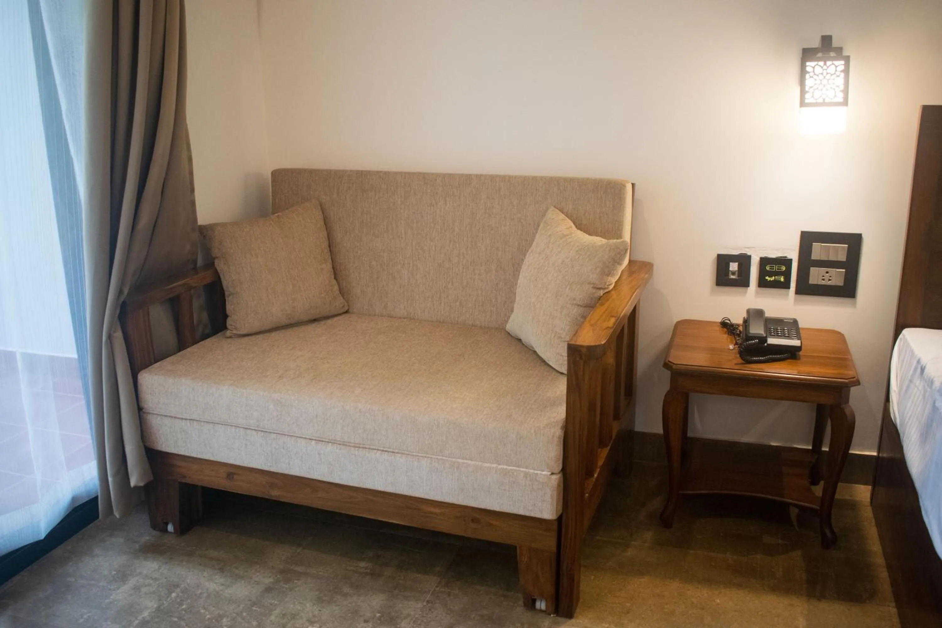 Property building, Bed in Altrude By The Sea