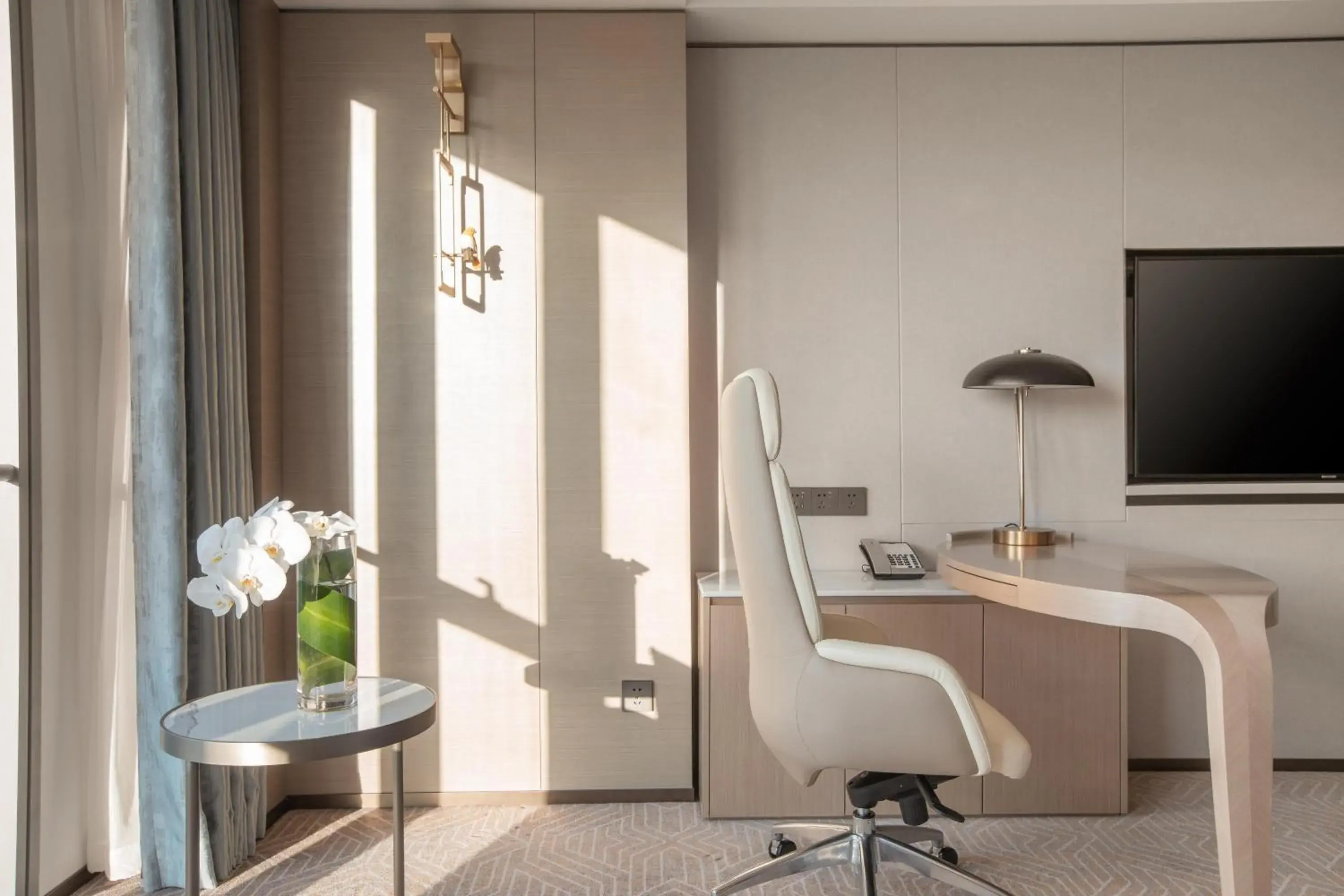 Classic King Room with City View in InterContinental Beijing Beichen by IHG l Walking Distance to Bird's Nest & Water Cube & Metro Station l Interconnected with China National Convention Center l Award-winning Club Lounge with Mixologist l Direct Metro Line to Wangfujing Classic King Room with City View in InterContinental Beijing Beichen by IHG l Walking Distance to Bird's Nest & Water Cube & Metro Station l Interconnected with China National Convention Center l Award-winning Club Lounge with Mixologist l Direct Metro Line to Wangfujing