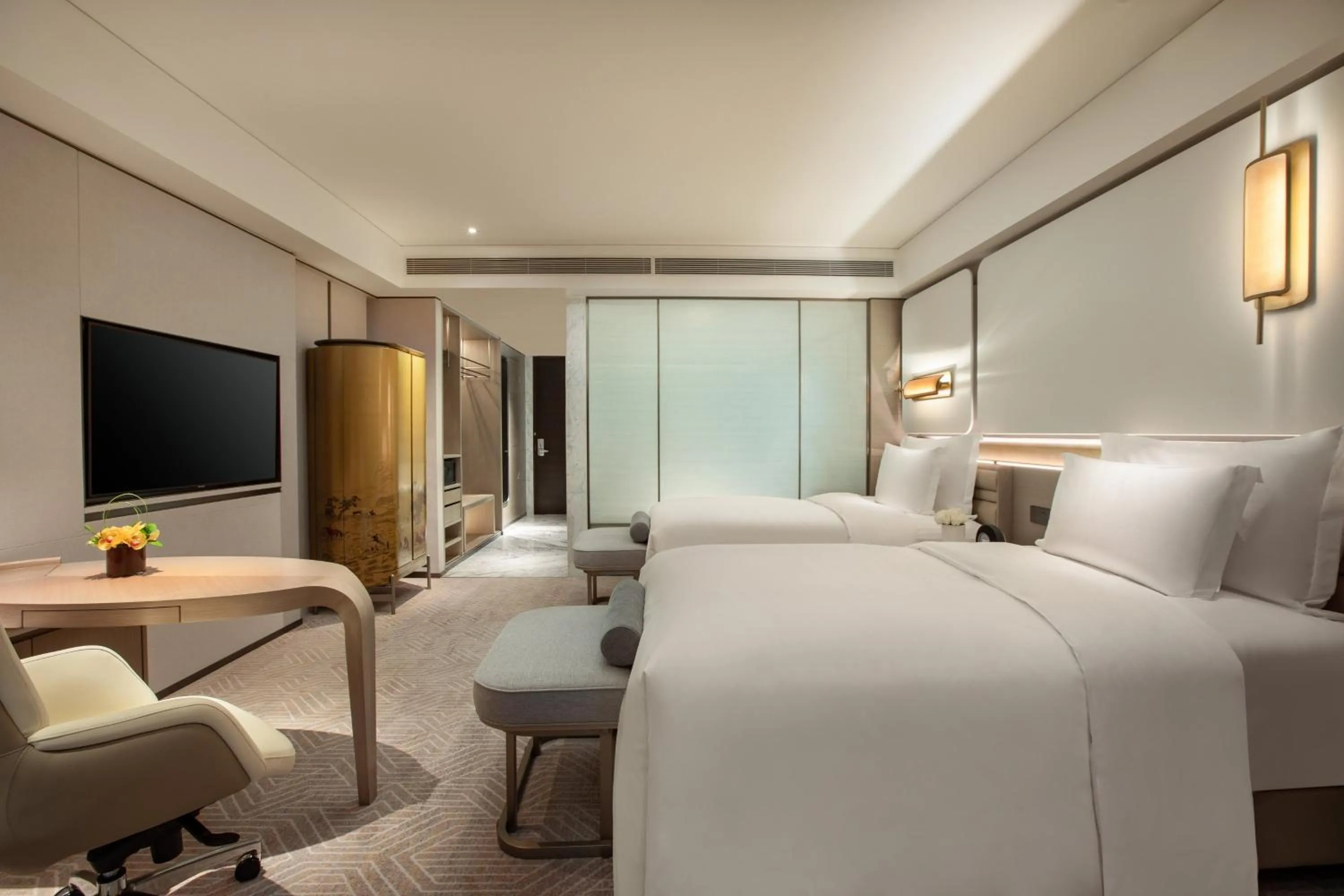 Photo of the whole room, Bed in InterContinental Beijing Beichen by IHG