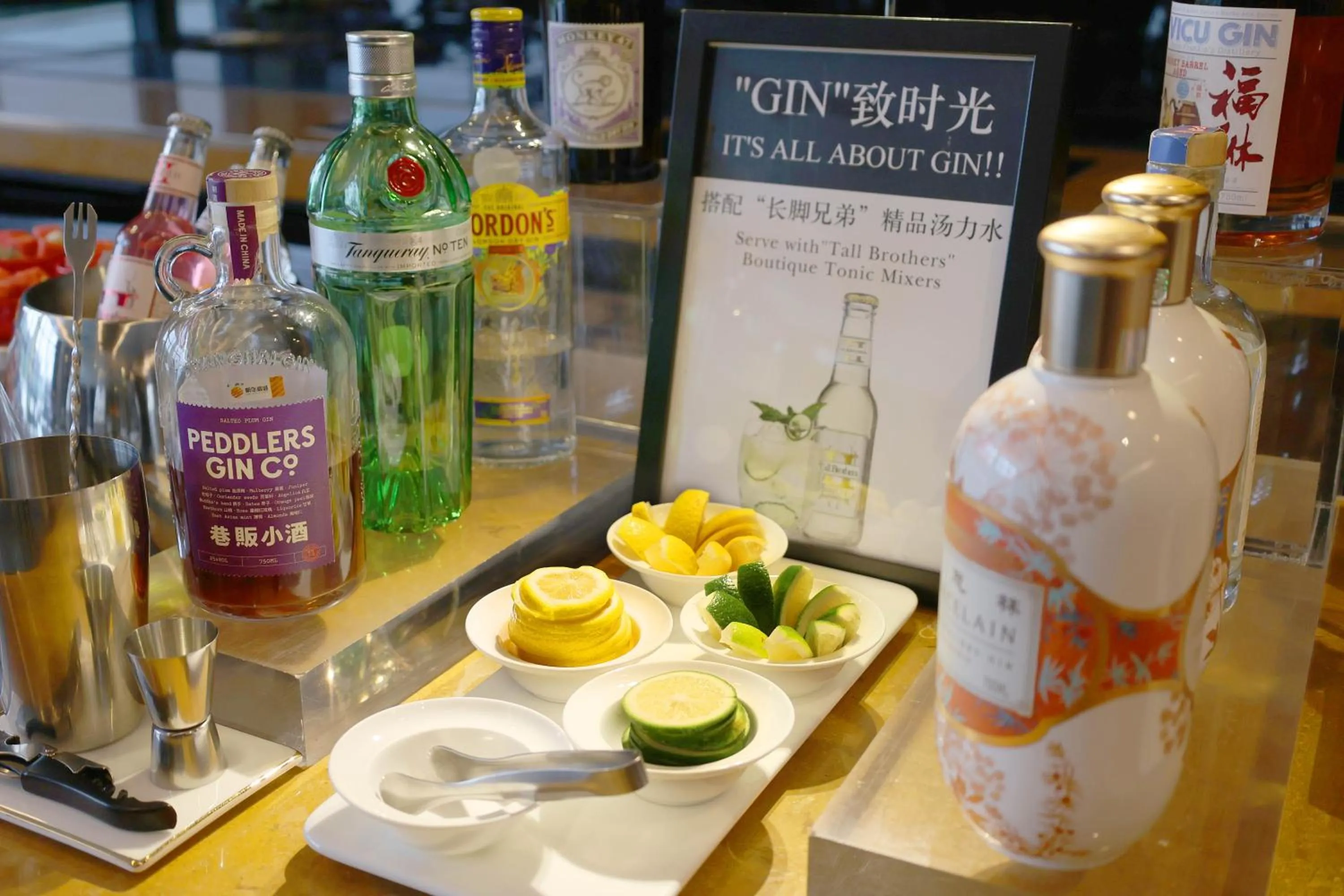 Lounge or bar in InterContinental Beijing Beichen by IHG