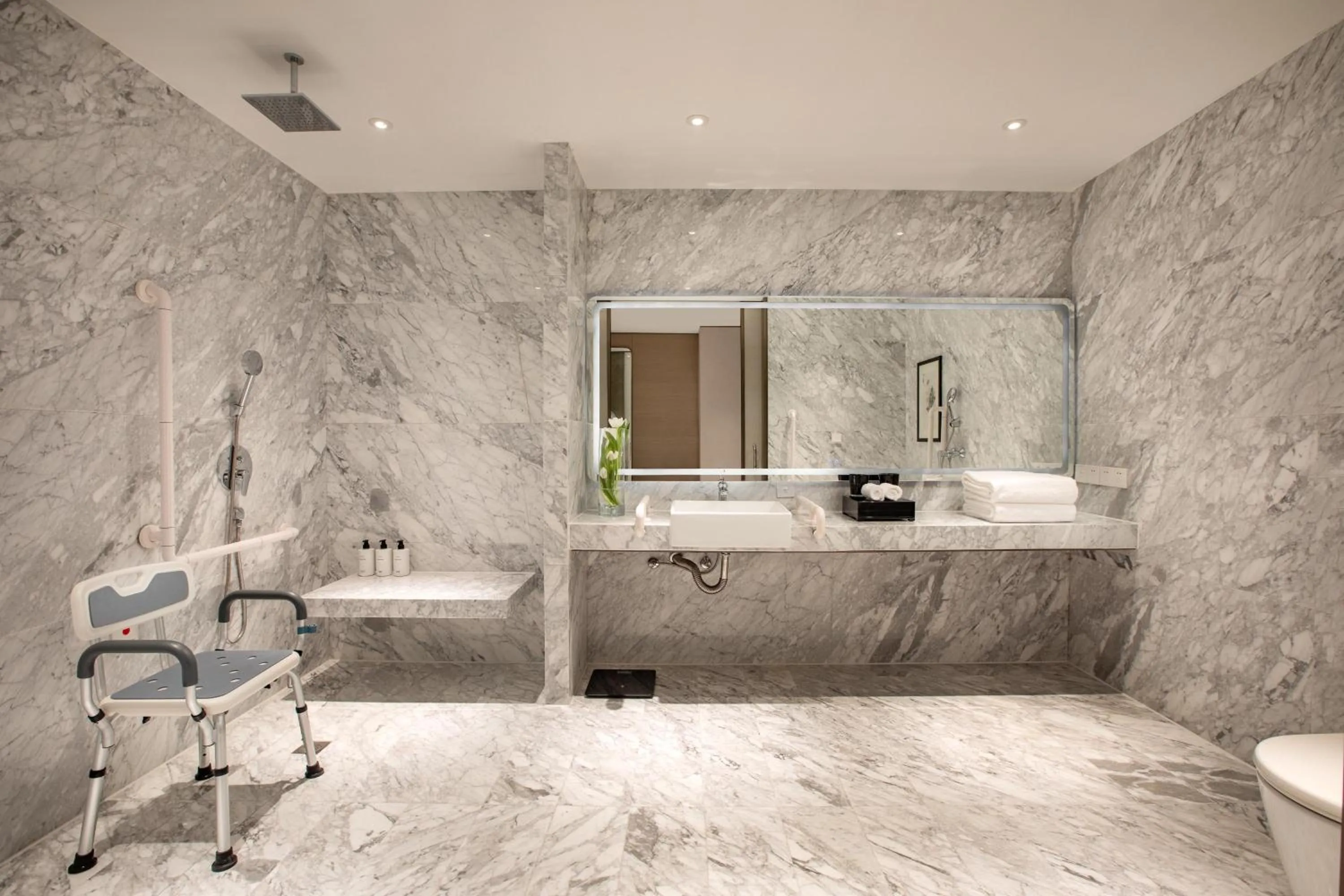 Photo of the whole room in InterContinental Beijing Beichen by IHG