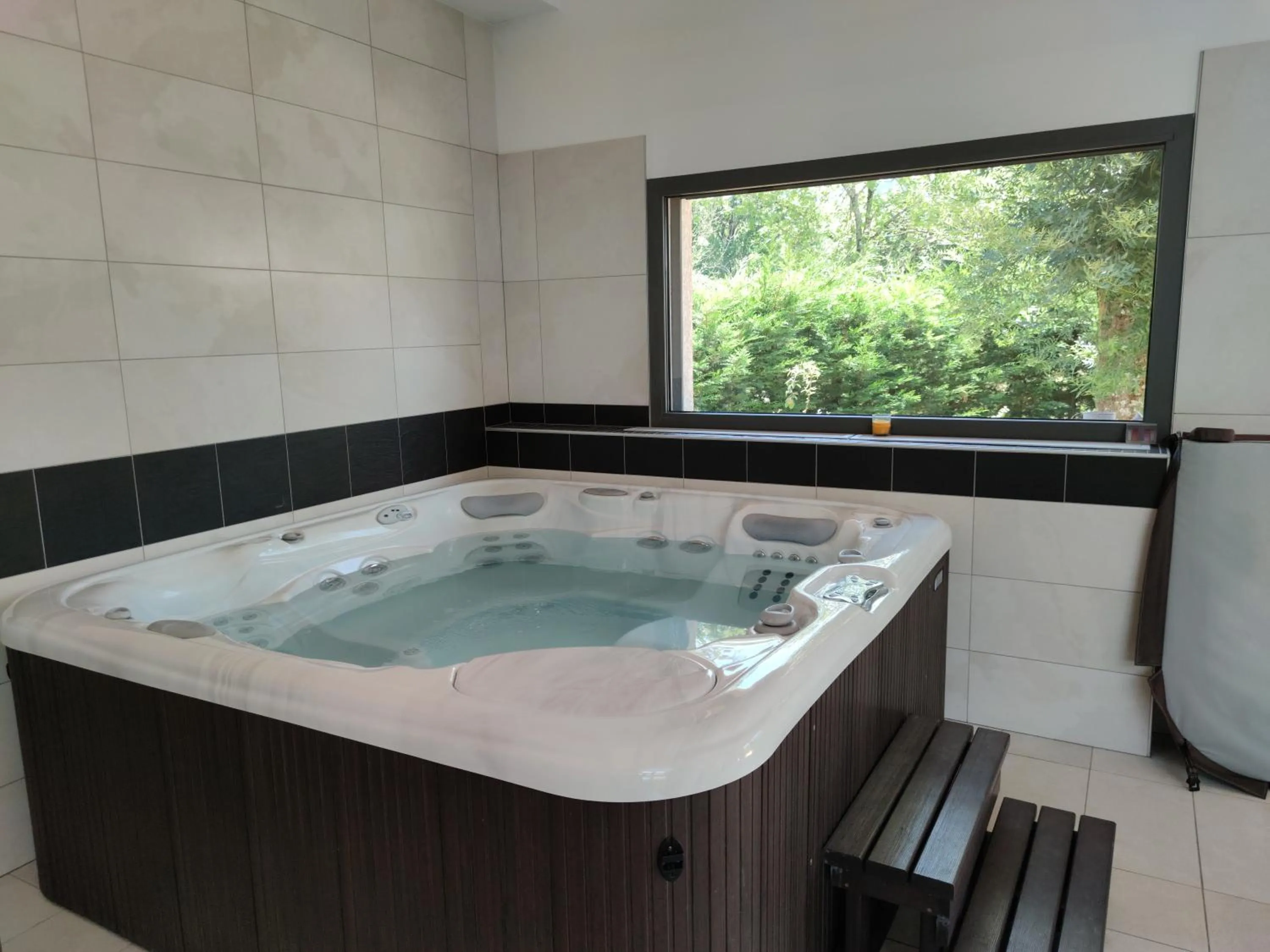 Hot Tub in Comme une évidence