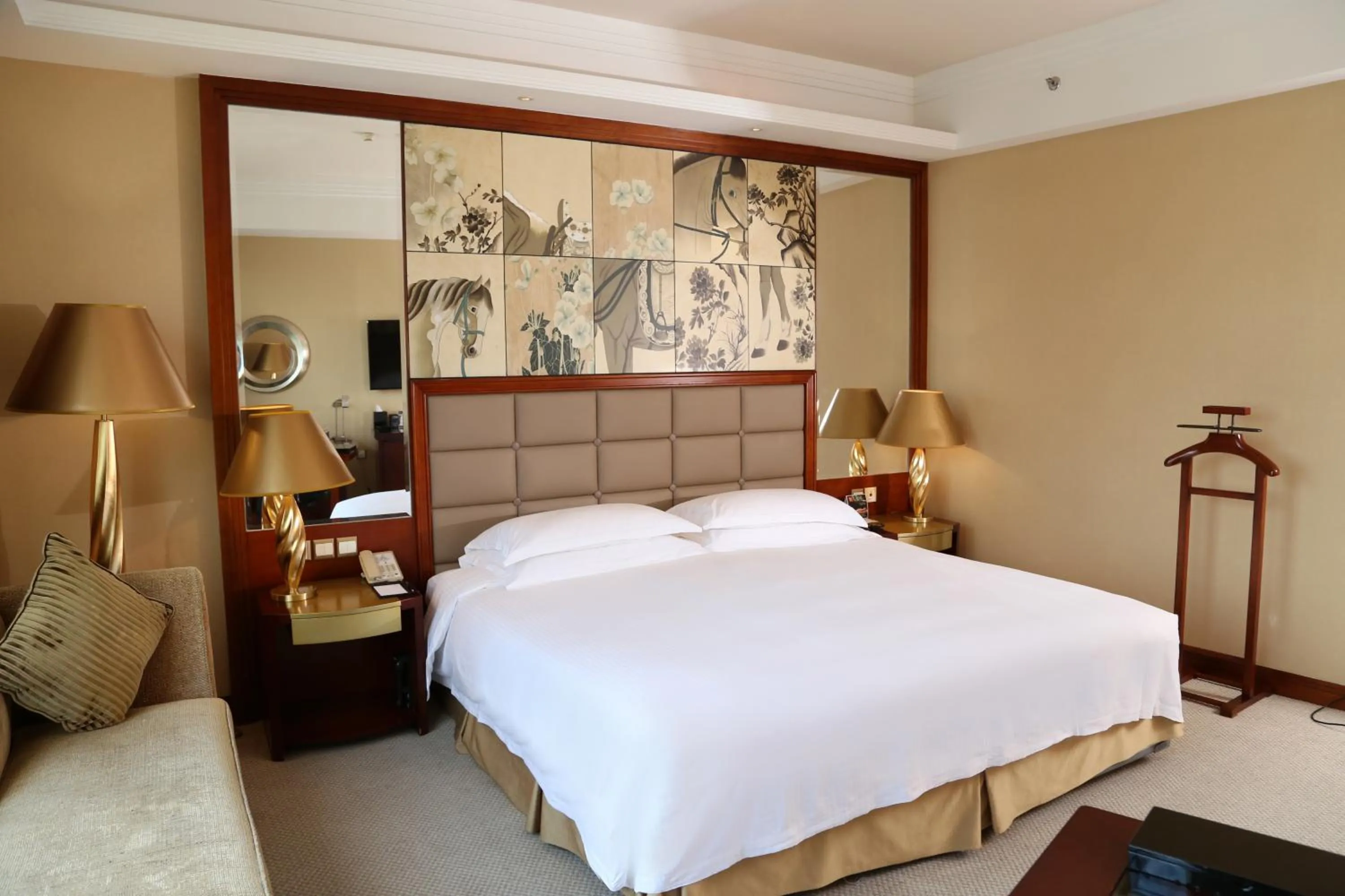 Bedroom, Bed in Kempinski Hotel Shenzhen