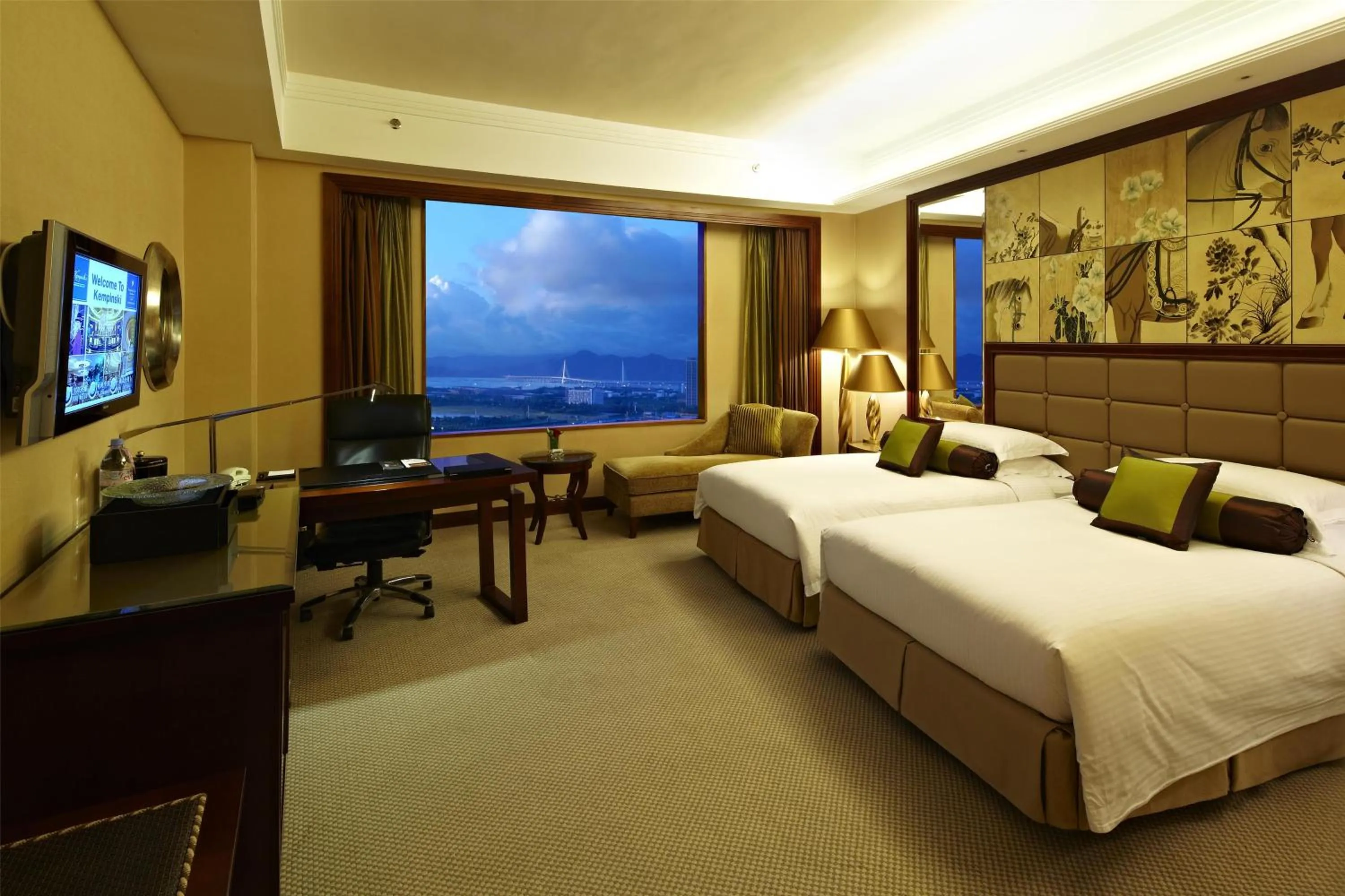 Bedroom, Bed in Kempinski Hotel Shenzhen