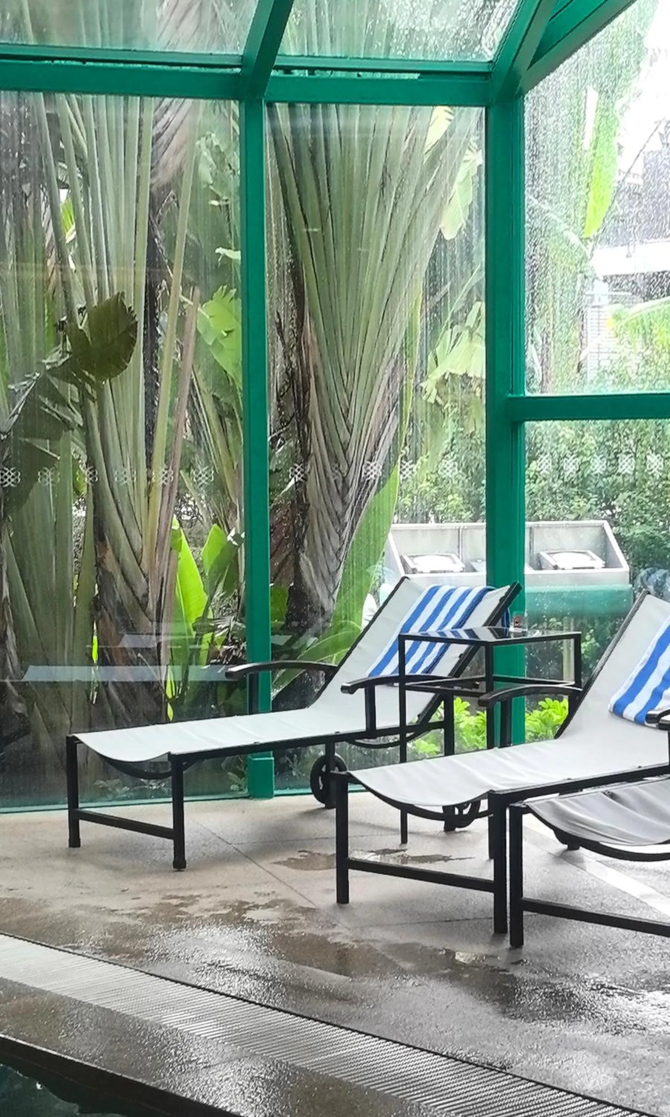 Swimming pool in Kempinski Hotel Shenzhen