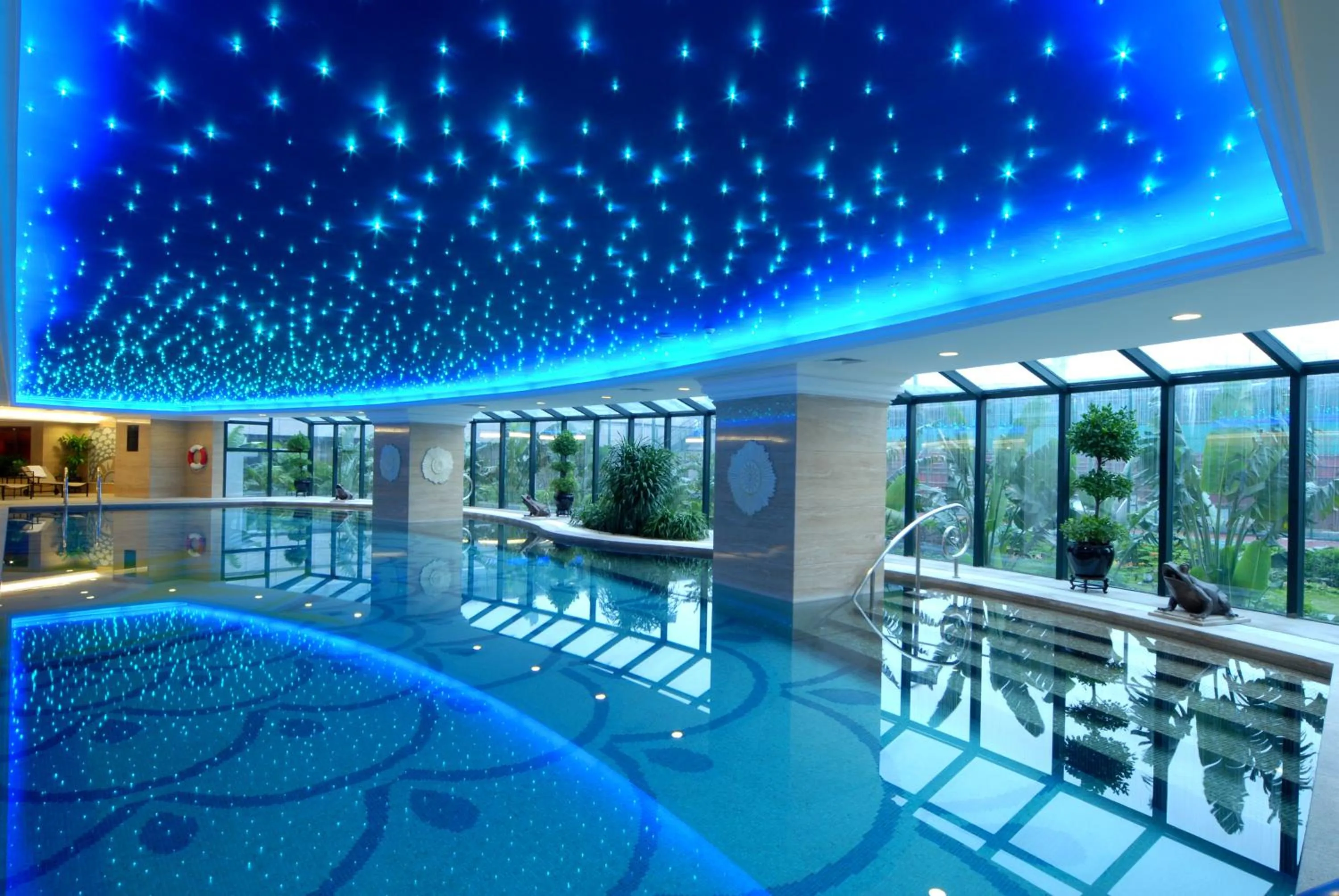 Swimming pool in Kempinski Hotel Shenzhen