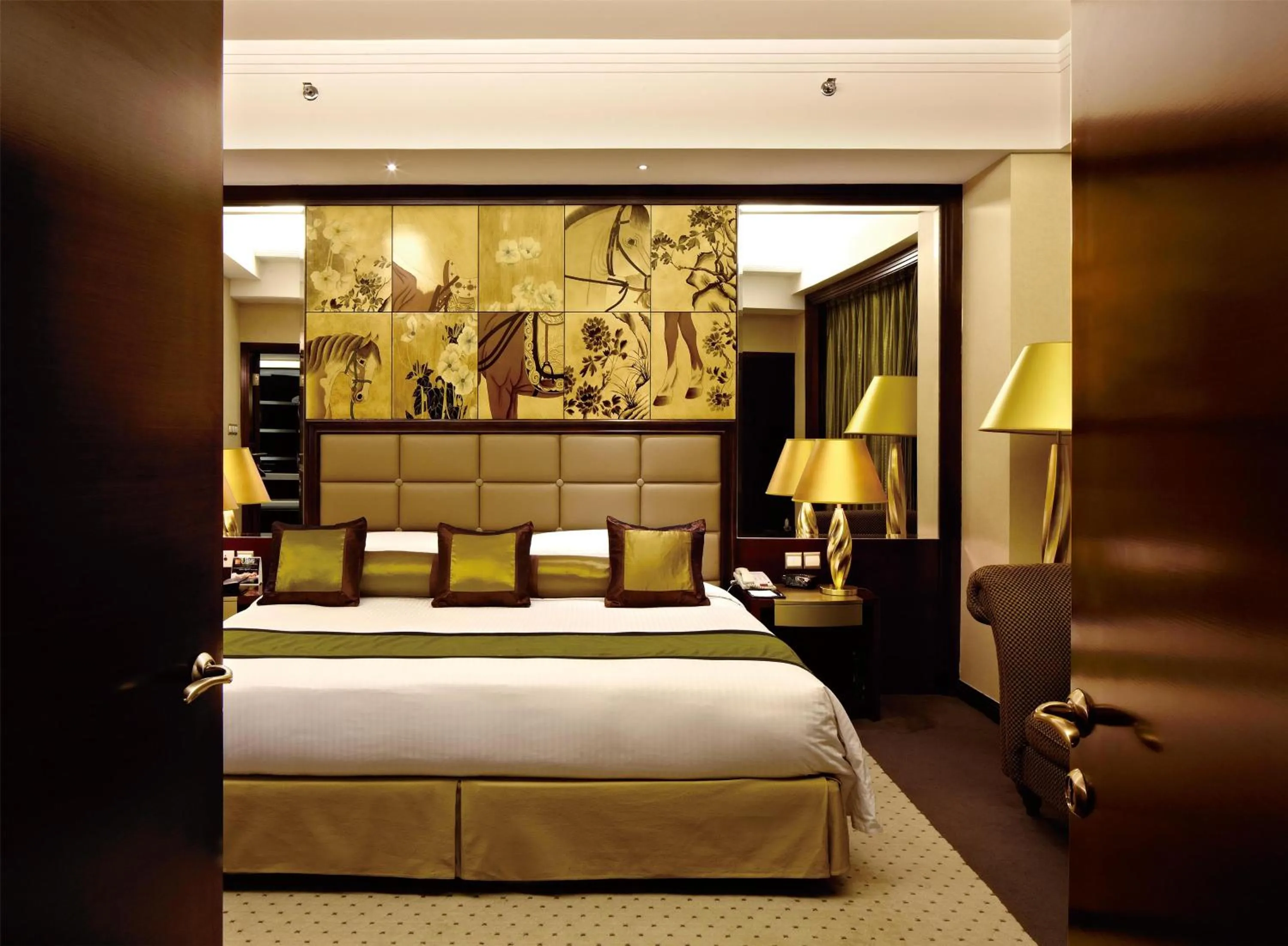 Bedroom, Bed in Kempinski Hotel Shenzhen